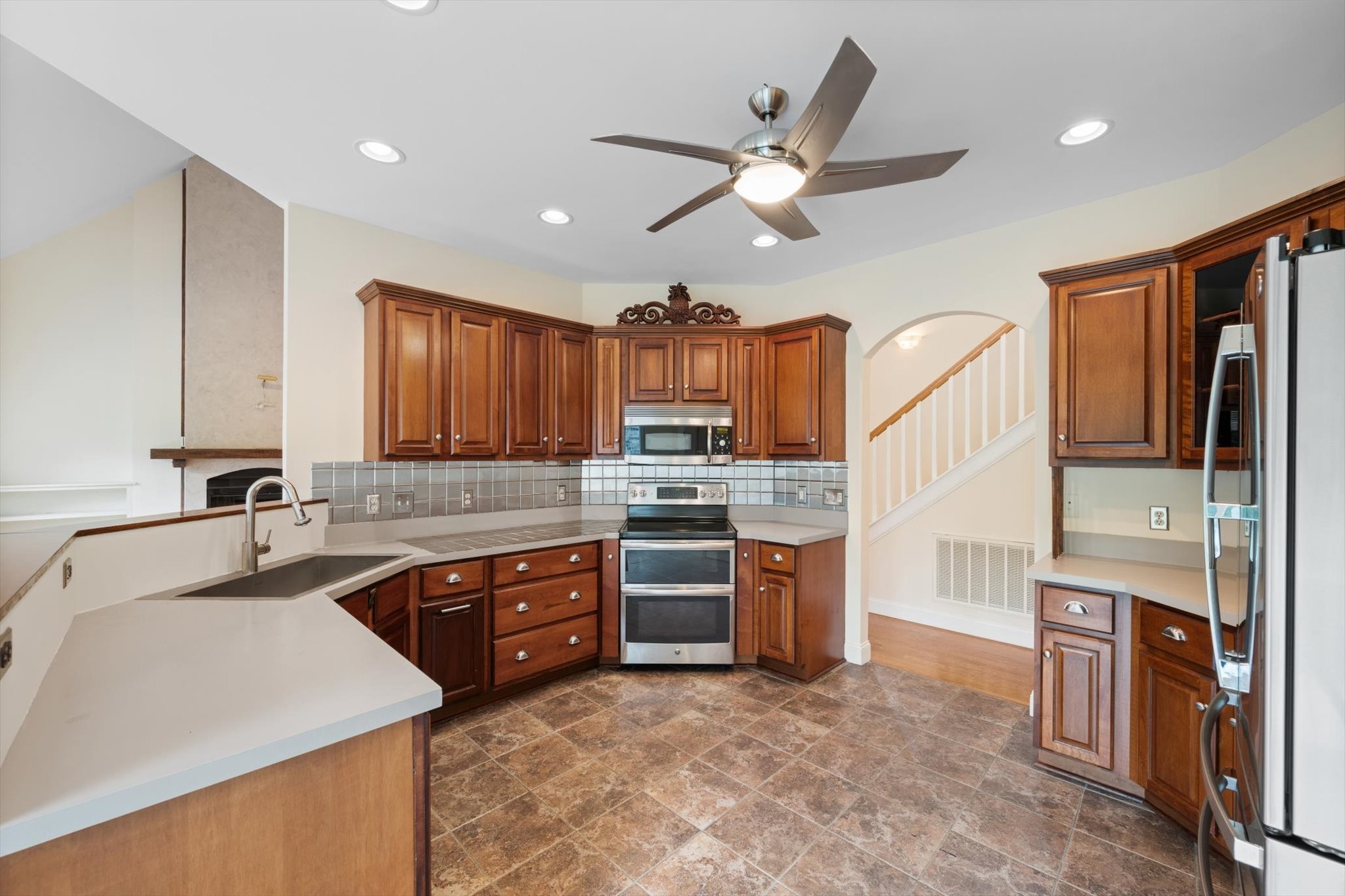  2216 Twin Peaks Ct, Spring Hill, TN, 37174 - 物件實景