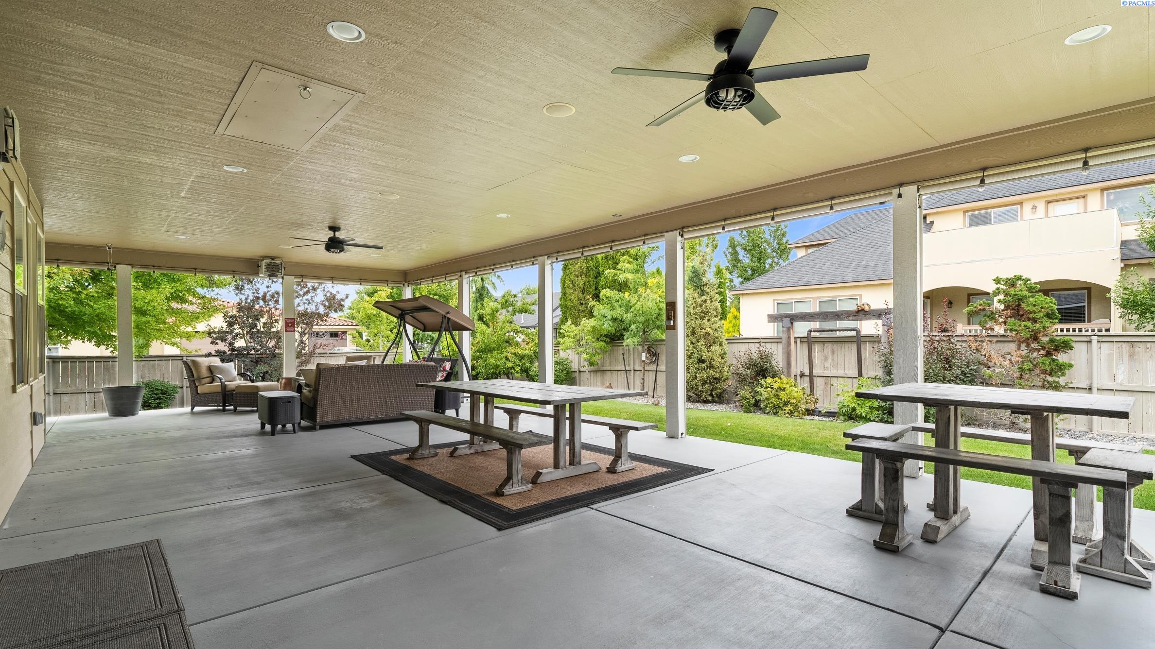 Kennewick, Washington, 99338, United States, 4 Bedrooms Bedrooms, ,3 BathroomsBathrooms,Residential,For Sale,1907298