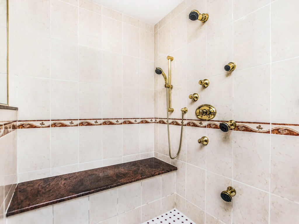 Scarsdale, New York, 10583, United States, 5 Bedrooms Bedrooms, ,6 BathroomsBathrooms,Residential,For Sale,1974207