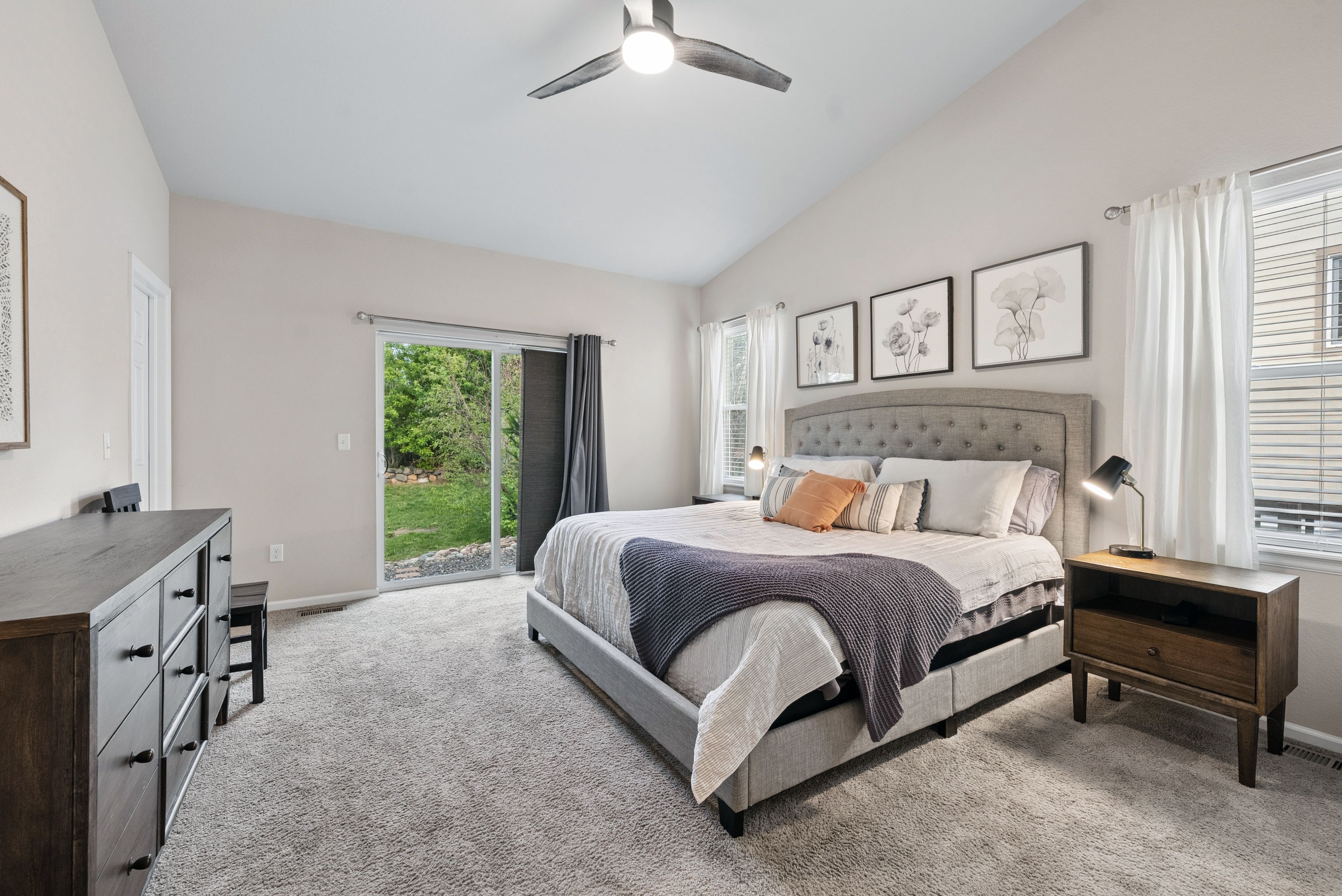  Main Level Living Paired With An Exceptional Location - 物件實景