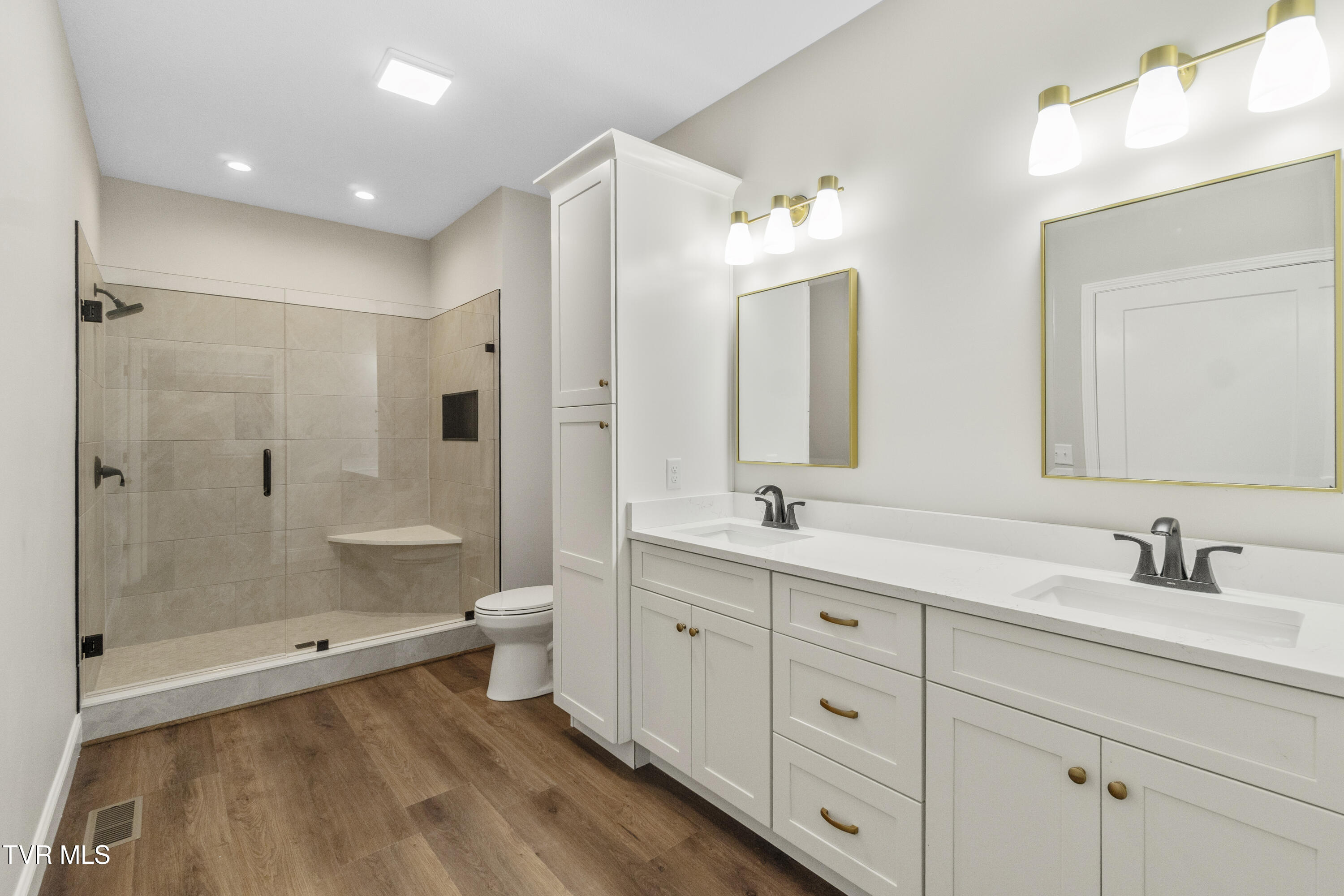 Greeneville, Tennessee, 37745, United States, 3 Bedrooms Bedrooms, ,2 BathroomsBathrooms,Residential,For Sale,1984464