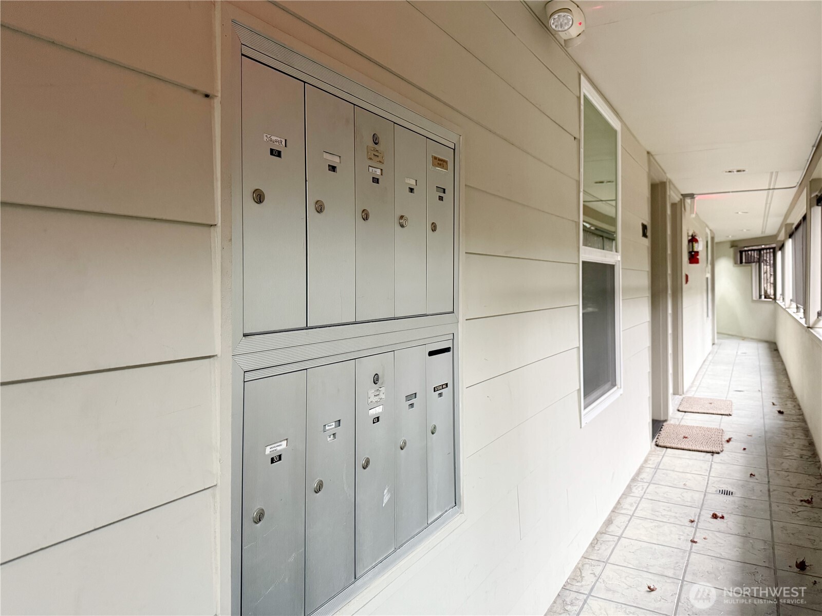 Seattle, Washington, 98199, United States, 2 Bedrooms Bedrooms, ,2 BathroomsBathrooms,Residential,For Sale,1998724