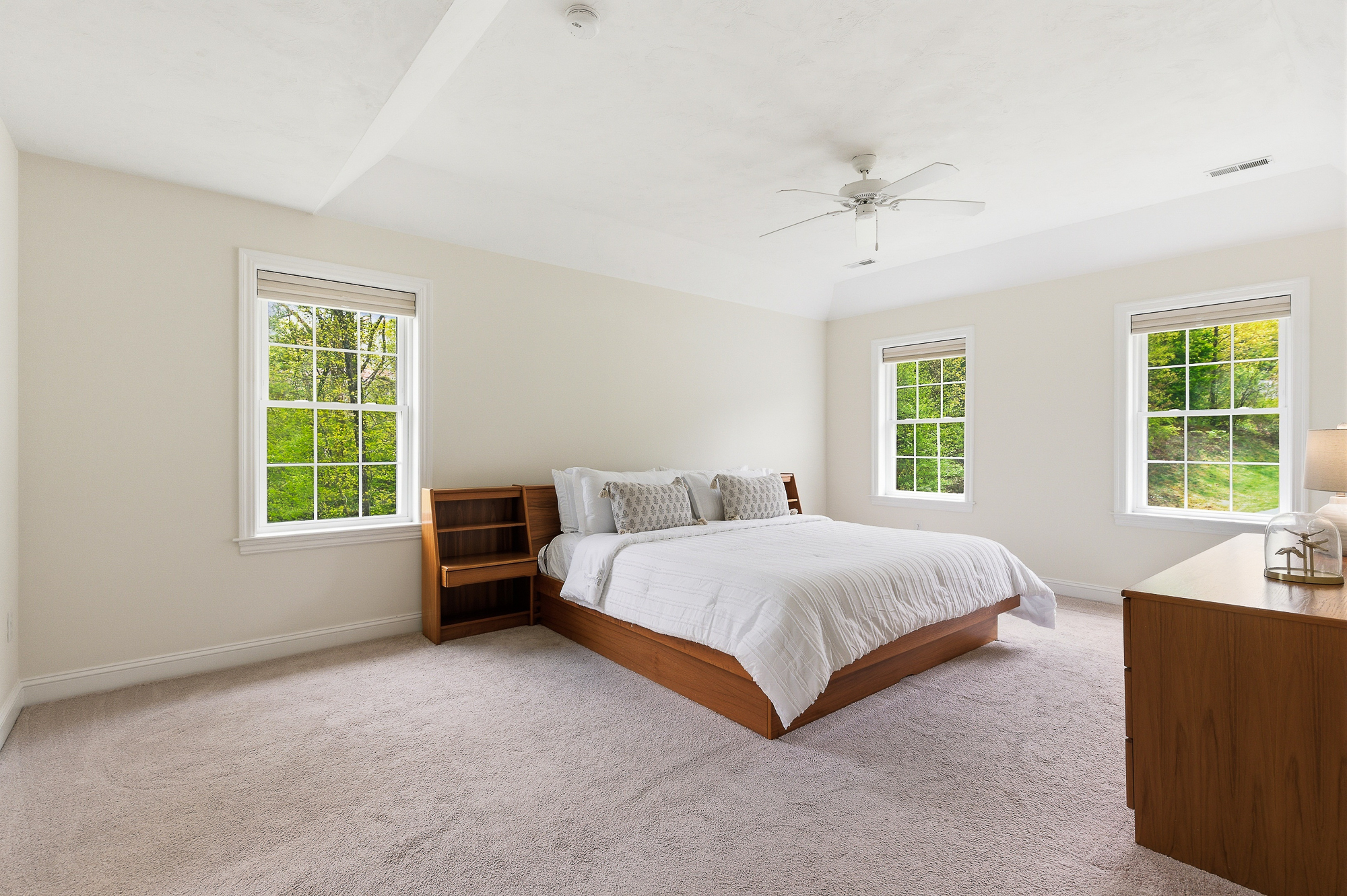  8 Victoria Circle, Shrewsbury, MA 01545 - 物件實景
