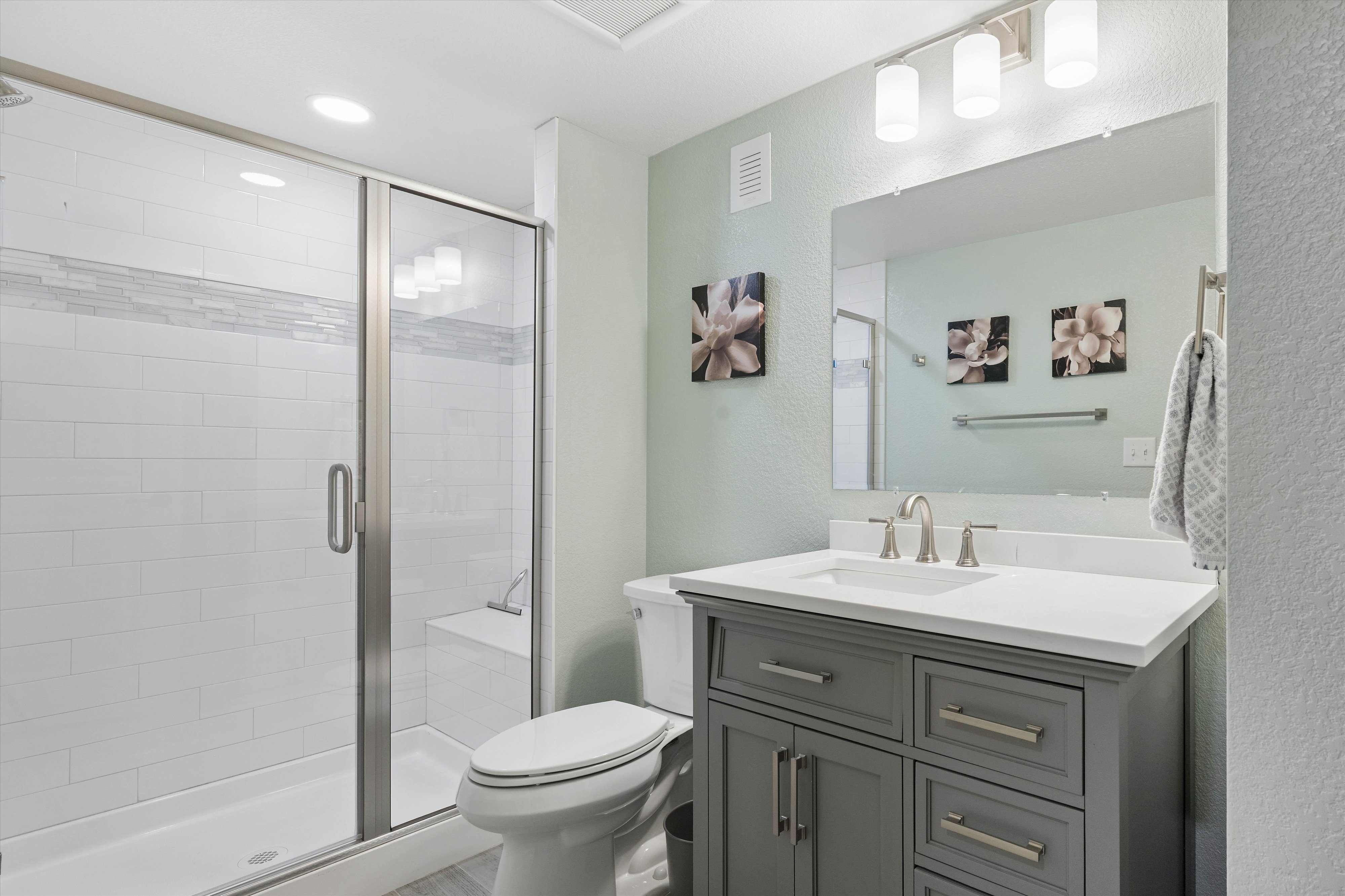  Thoughtfully upgraded home offers modern living - 物件實景