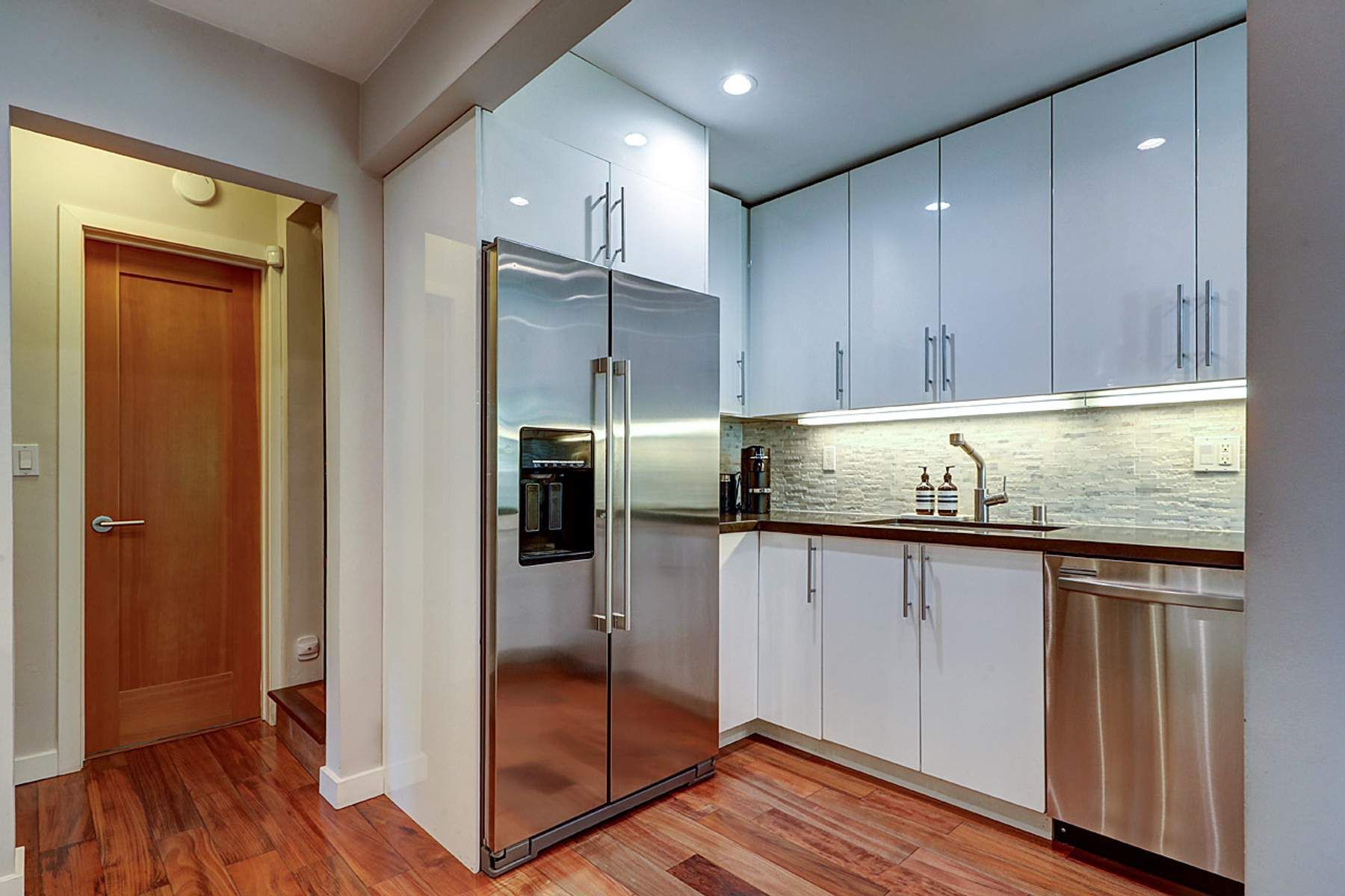  8326 Ridpath Dr - 物件實景