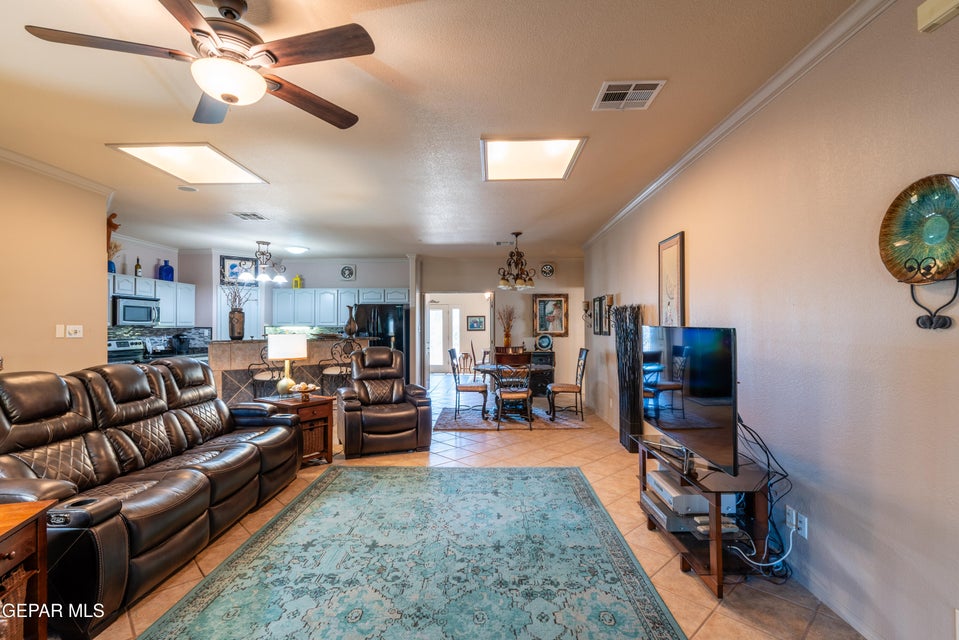 El Paso, Texas, 79912, United States, 4 Bedrooms Bedrooms, ,3 BathroomsBathrooms,Residential,For Sale,1988584