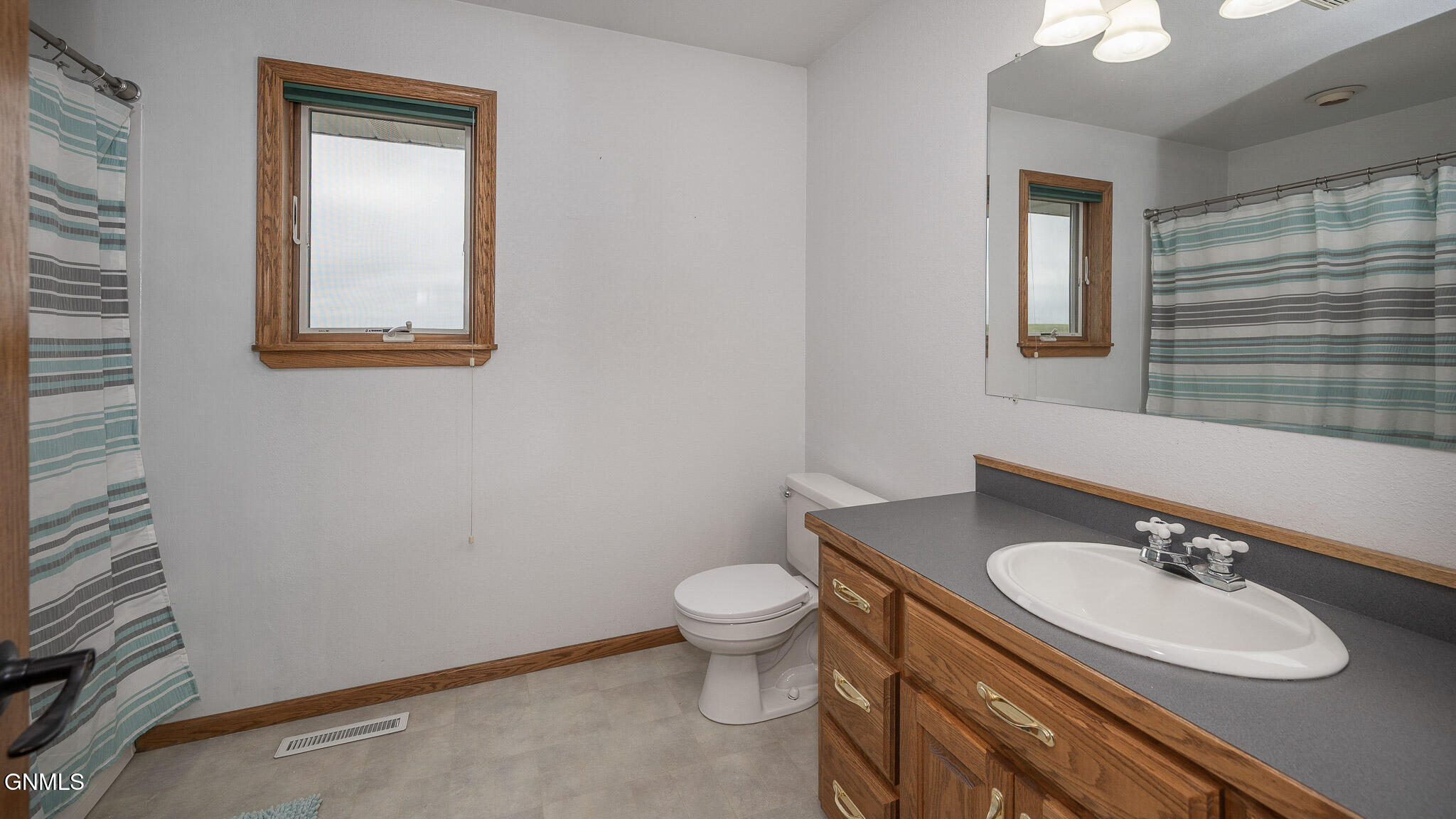 Center, North Dakota, 58530, United States, 4 Bedrooms Bedrooms, ,3 BathroomsBathrooms,Residential,For Sale,1982798