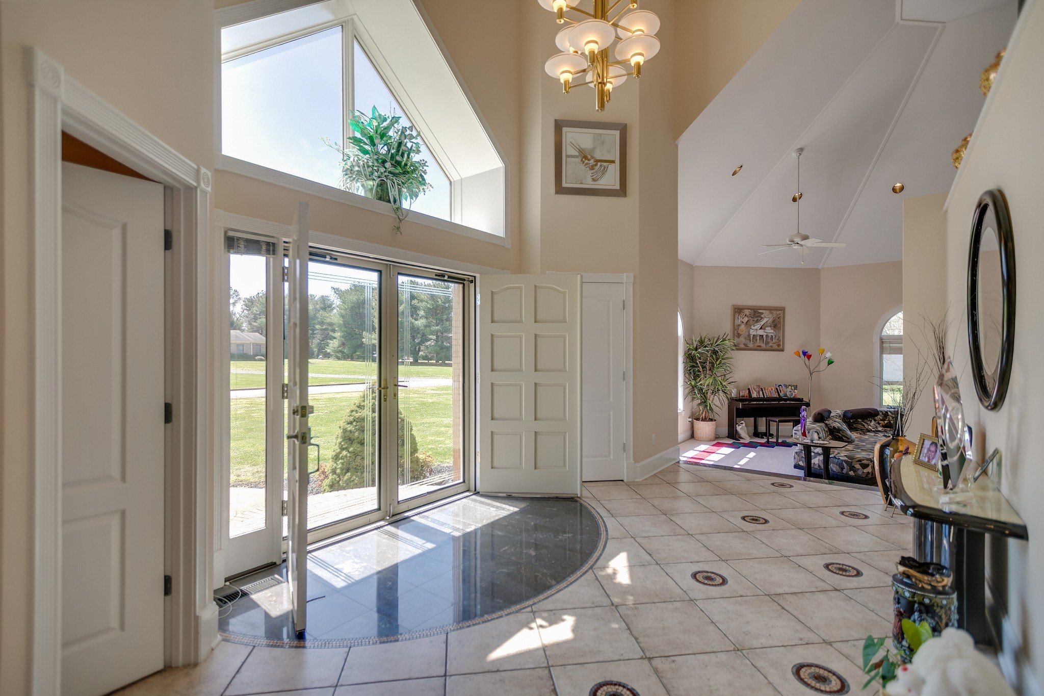 Lawrenceburg, Tennessee, 38464, United States, 4 Bedrooms Bedrooms, ,5 BathroomsBathrooms,Residential,For Sale,1925440