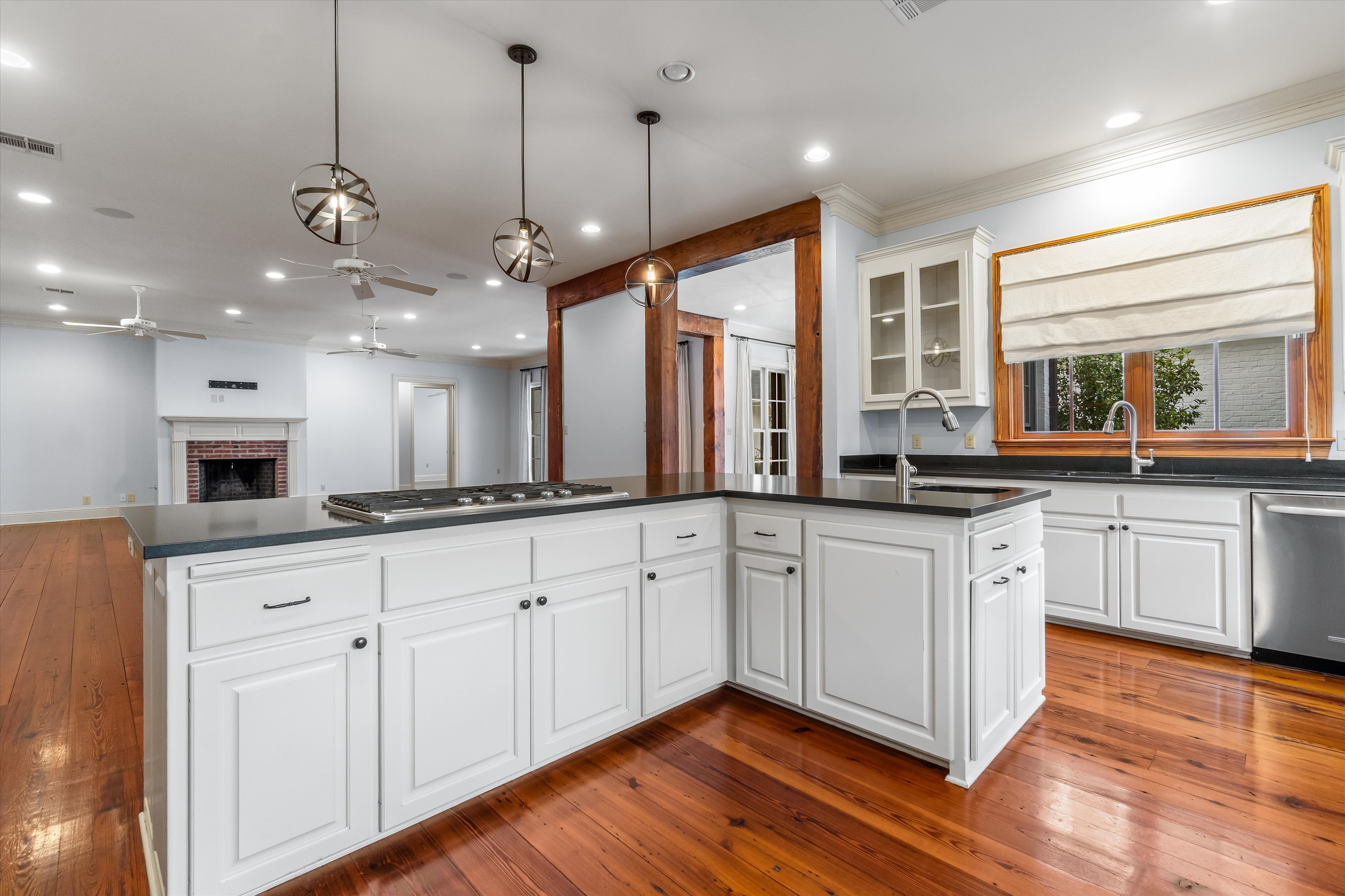 Baton Rouge, Louisiana, 70809, United States, 3 Bedrooms Bedrooms, ,4 BathroomsBathrooms,Residential,For Sale,1998392