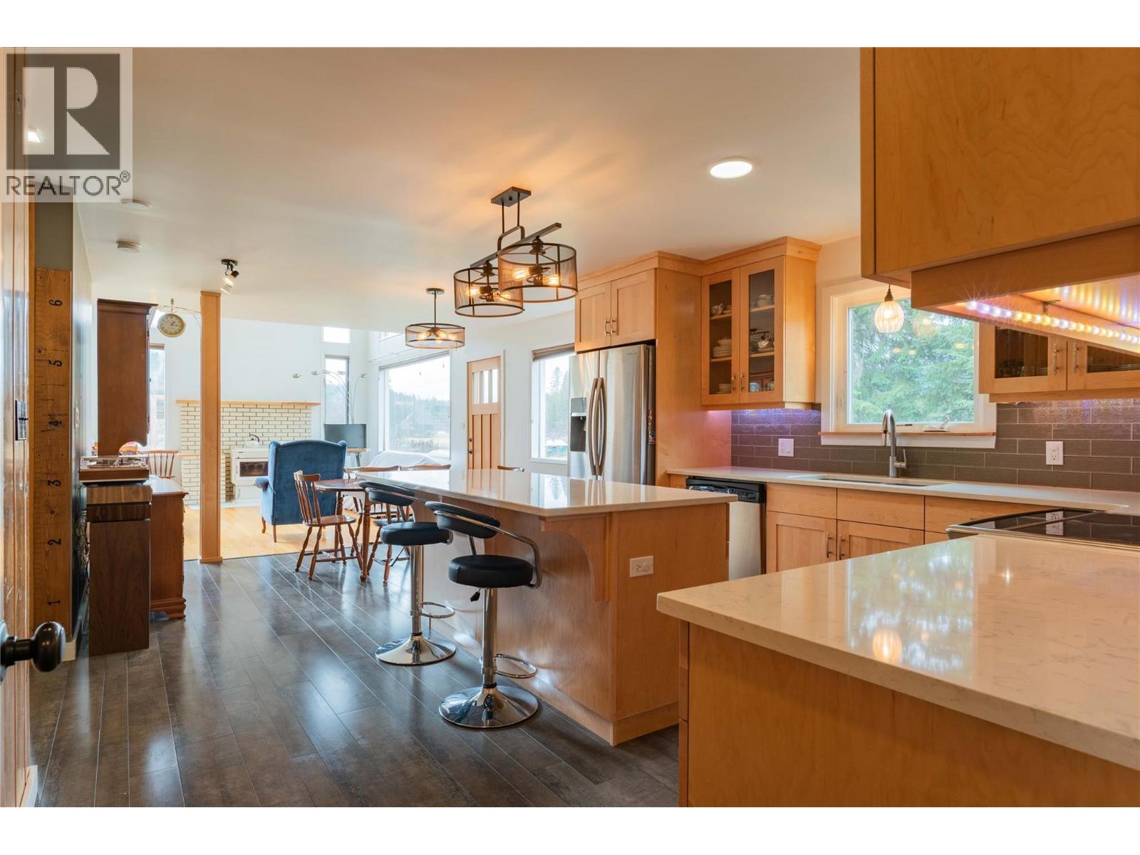 APPLEDALE, British Columbia, V0G 2J0, CA, 5 Bedrooms Bedrooms, ,2 BathroomsBathrooms,Residential,For Sale,1946998