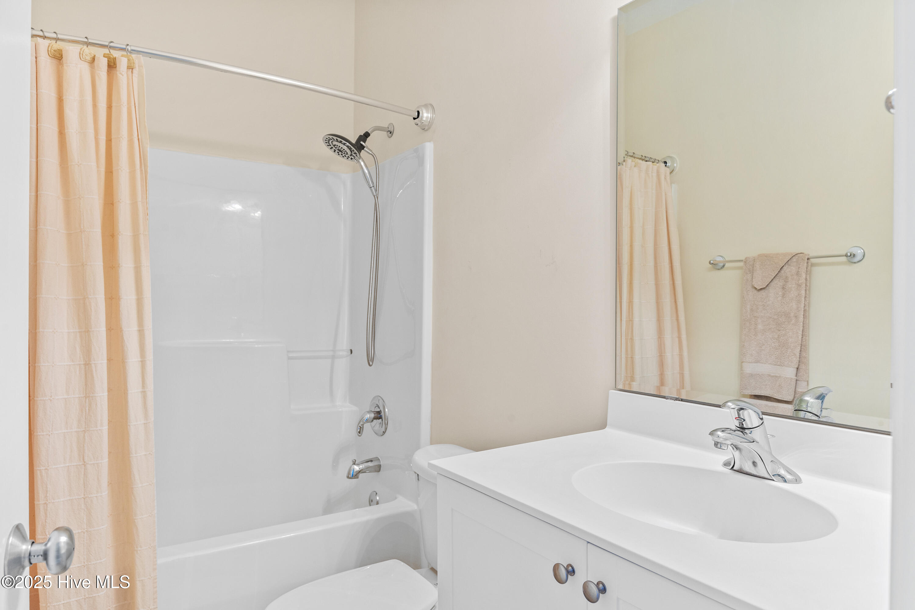 Carolina Beach, North Carolina, 28428, United States, 3 Bedrooms Bedrooms, ,3 BathroomsBathrooms,Residential,For Sale,1912564