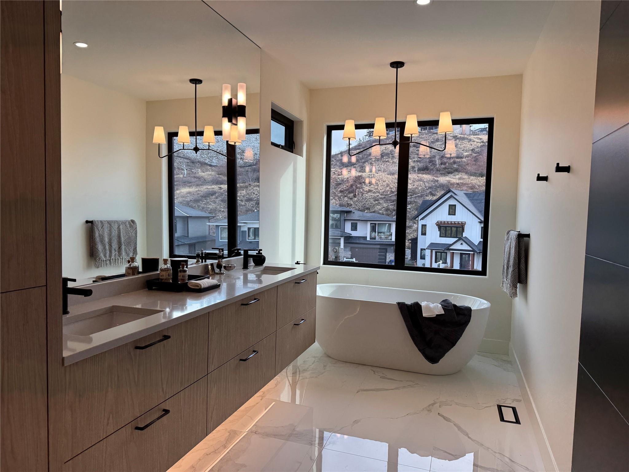 KELOWNA, British Columbia, V1W 0C4, CA, 5 Bedrooms Bedrooms, ,4 BathroomsBathrooms,Residential,For Sale,1960562