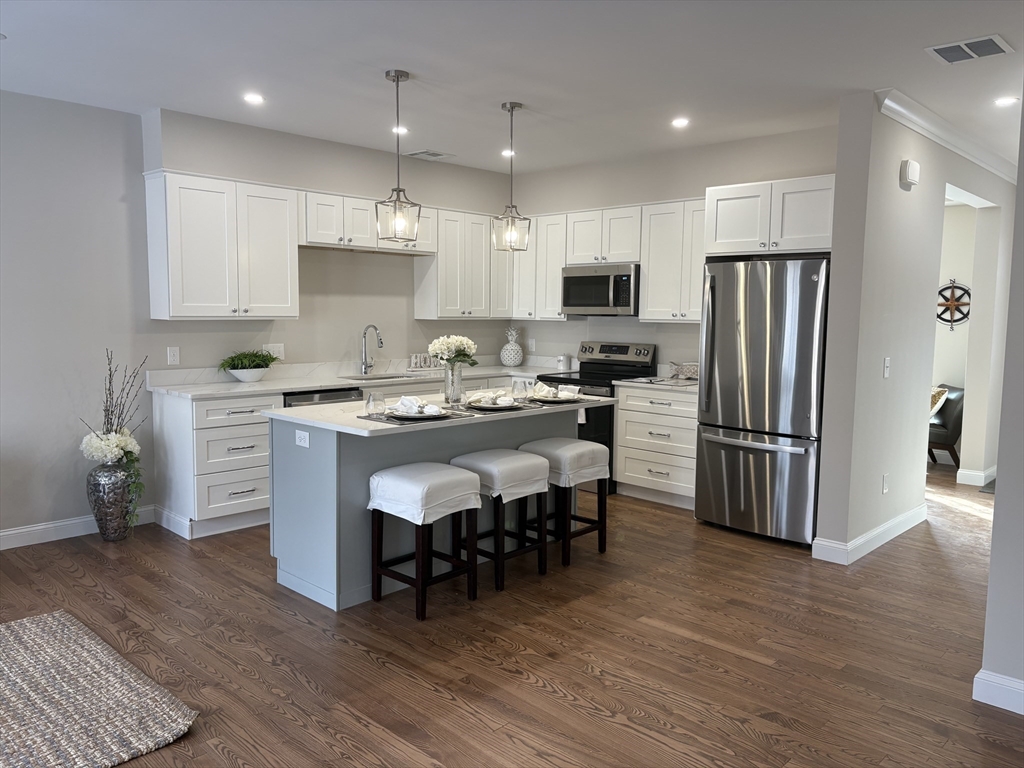 Worcester, Massachusetts, 01606, United States, 3 Bedrooms Bedrooms, ,3 BathroomsBathrooms,Residential,For Sale,1992999