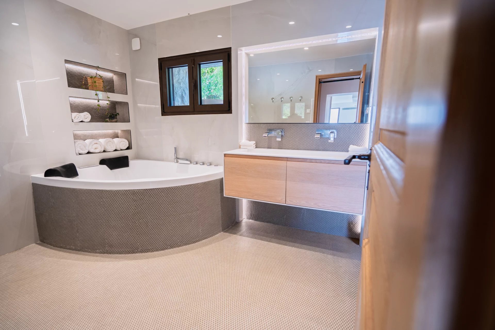 Saint-Paul-de-Vence, Provence-Alpes-Côte d’Azur, 06570, FR, 6 Bedrooms Bedrooms, ,Residential,For Sale,1988303