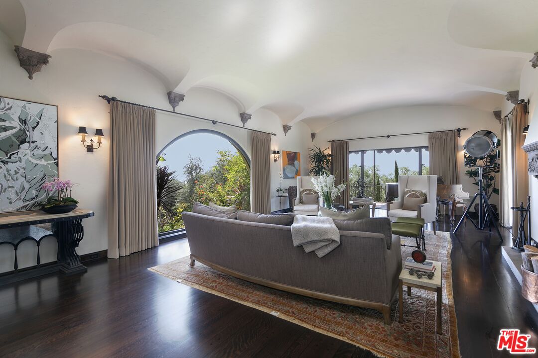 Los Angeles, California, 90027, United States, 6 Bedrooms Bedrooms, ,11 BathroomsBathrooms,Residential,For Sale,1695736
