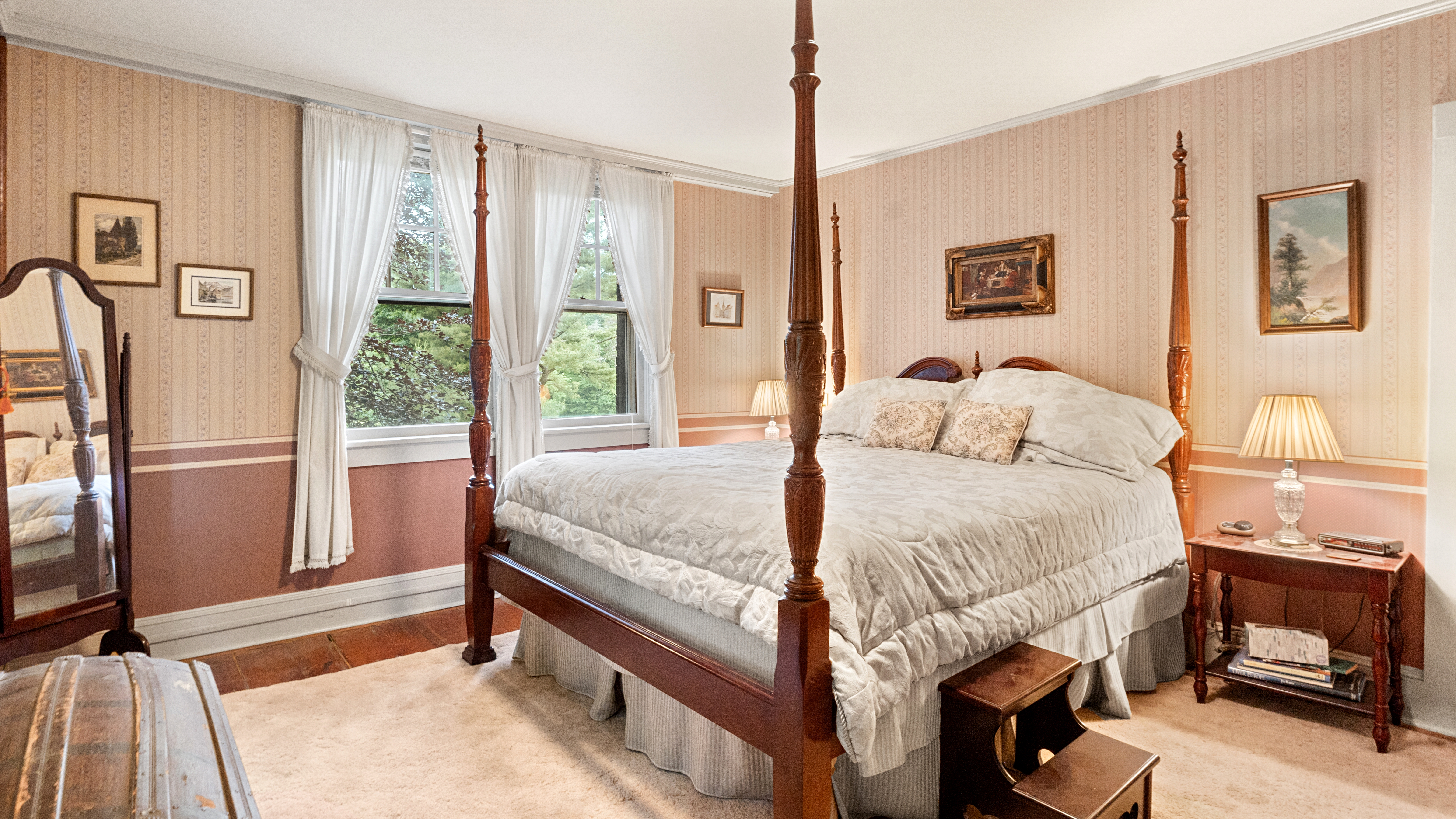  13-Acre Historic Estate with Modern Upgrades + Barn & Studio - 物件實景