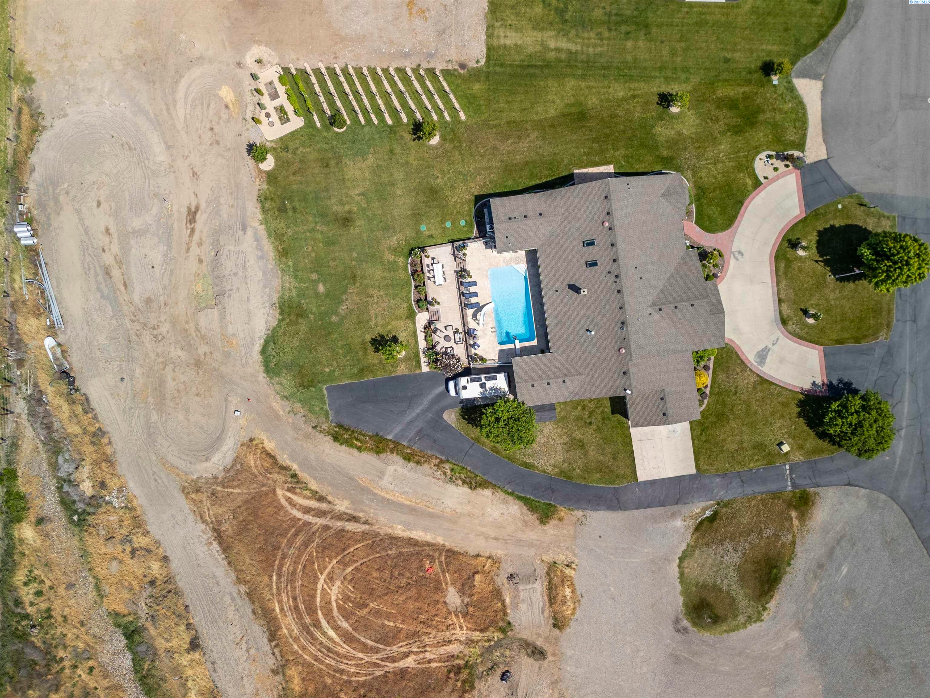 Pasco, Washington, 99301, United States, 4 Bedrooms Bedrooms, ,1 BathroomBathrooms,Residential,For Sale,2013794