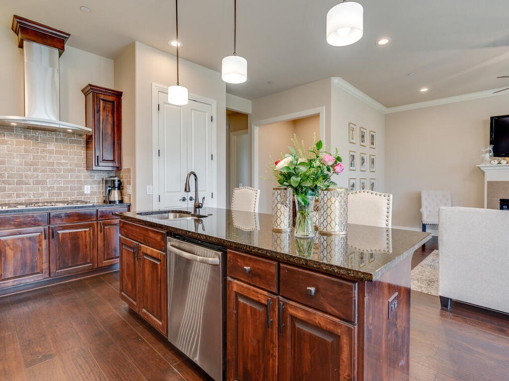 Austin, Texas, 78732, United States, 2 Bedrooms Bedrooms, ,2 BathroomsBathrooms,Residential,For Sale,1849026