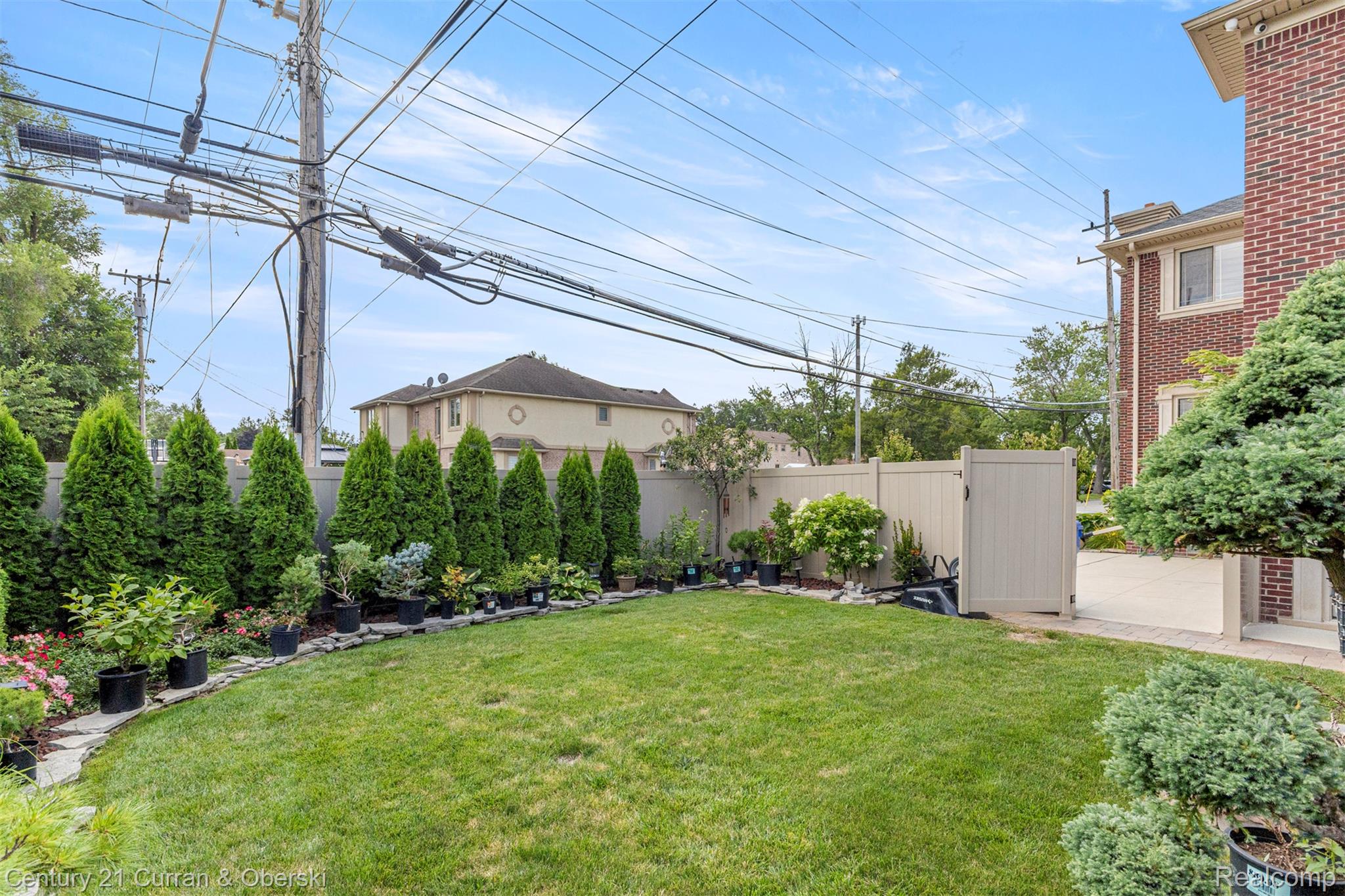 Dearborn Heights, Michigan, 48127, United States, 4 Bedrooms Bedrooms, ,5 BathroomsBathrooms,Residential,For Sale,1974066