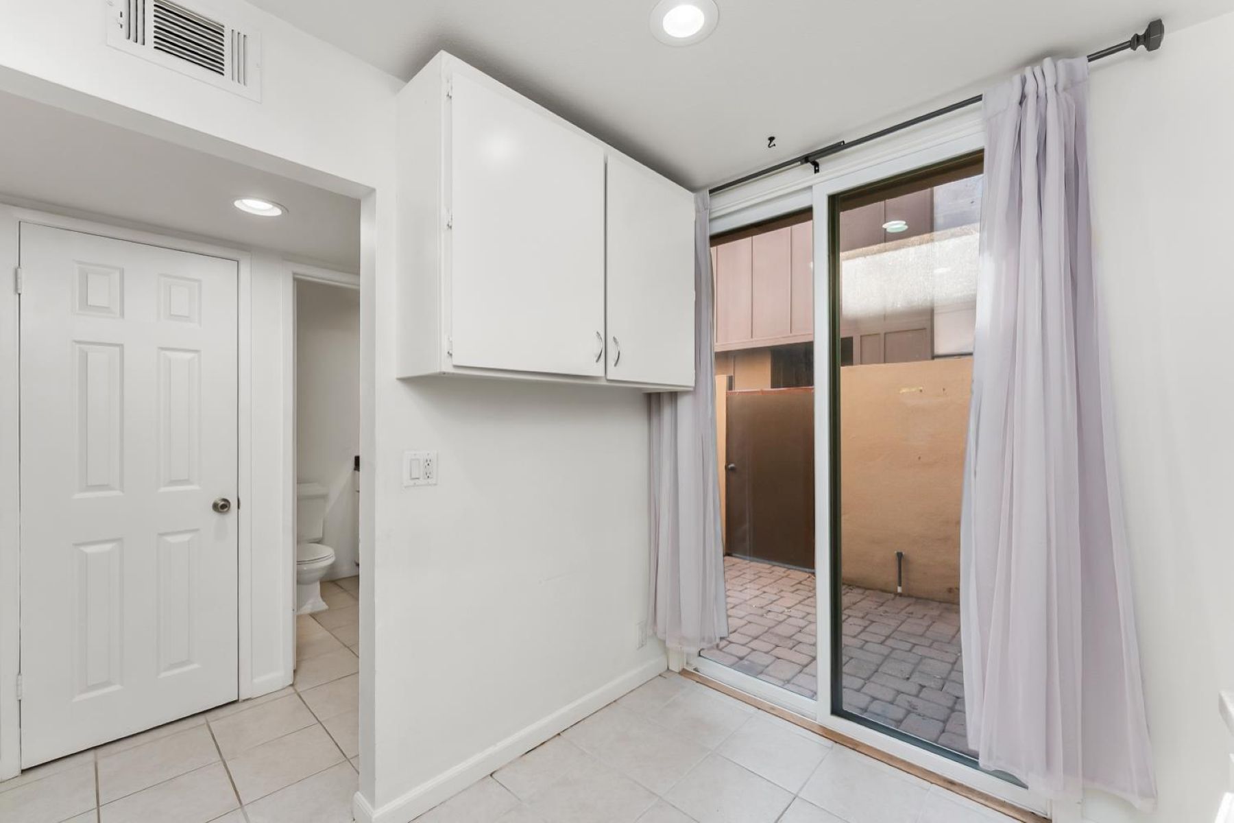 709 Woodside Lane East #2, Sacramento, CA 95825 - 物件實景