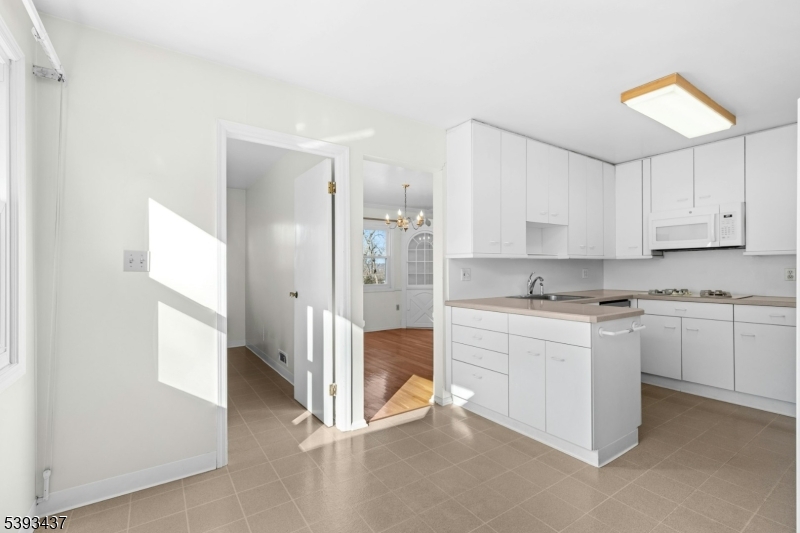 Berkeley Heights Twp., New Jersey, 07922, United States, 4 Bedrooms Bedrooms, ,2 BathroomsBathrooms,Residential,For Sale,2003400