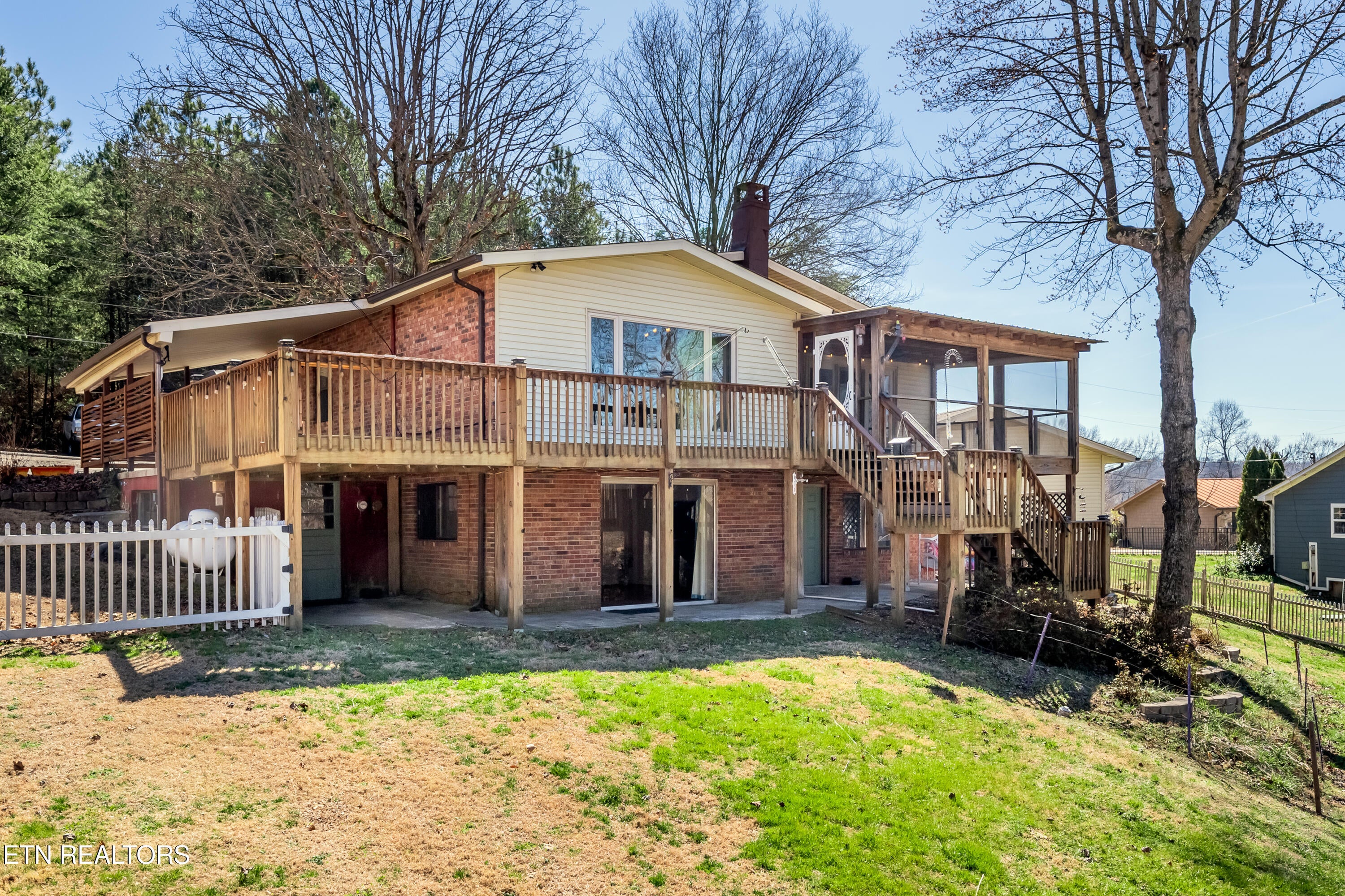 Kingston, Tennessee, 37763, United States, 4 Bedrooms Bedrooms, ,2 BathroomsBathrooms,Residential,For Sale,1850239