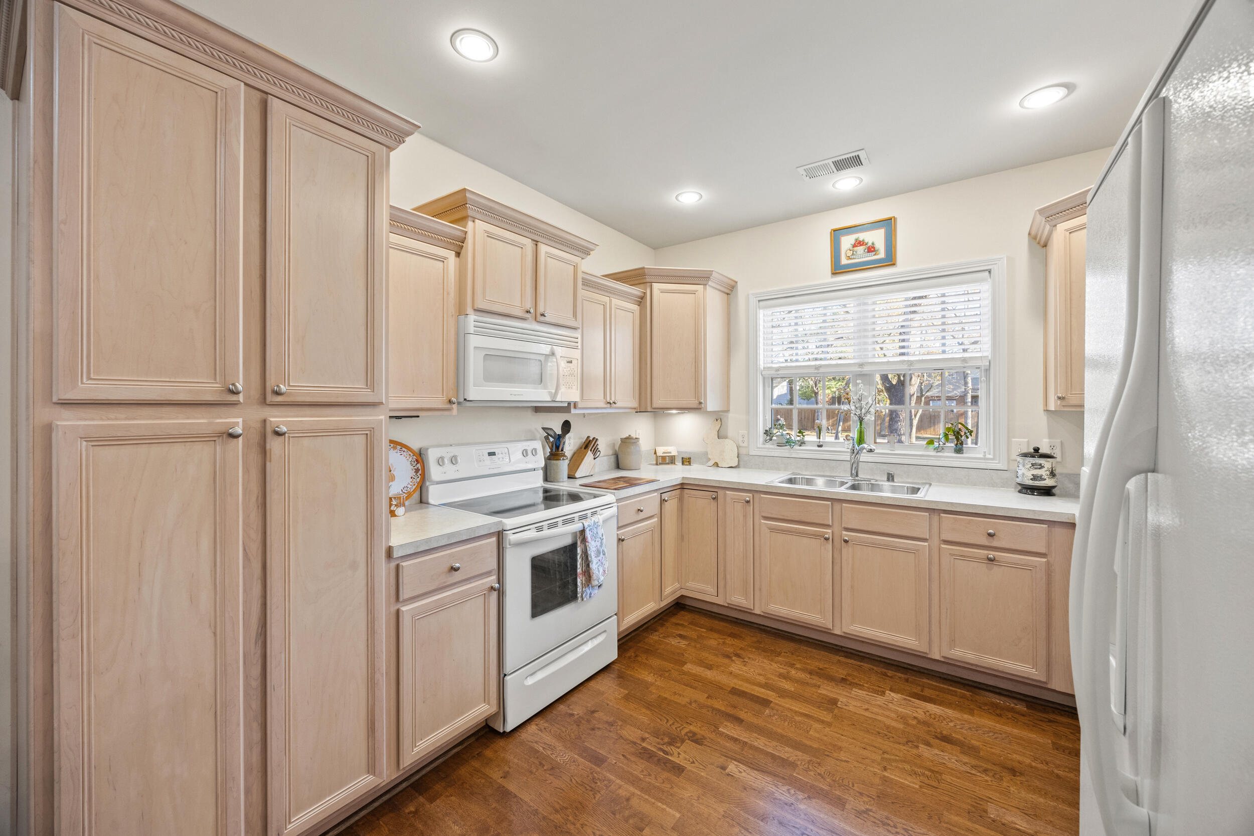 Lexington, Kentucky, 40503, United States, 2 Bedrooms Bedrooms, ,2 BathroomsBathrooms,Residential,For Sale,1995955