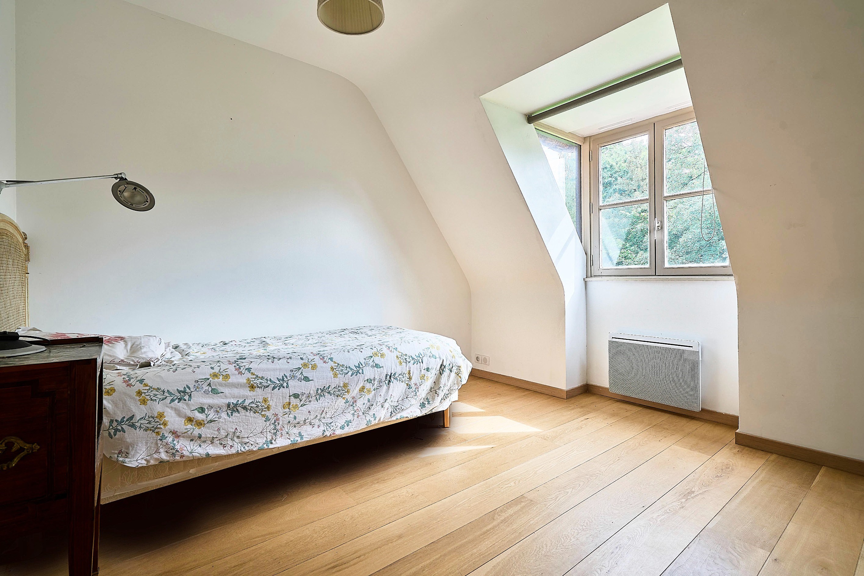  Substantial Family Residence in Croix - 232m² with 2716m² Land - 物件實景