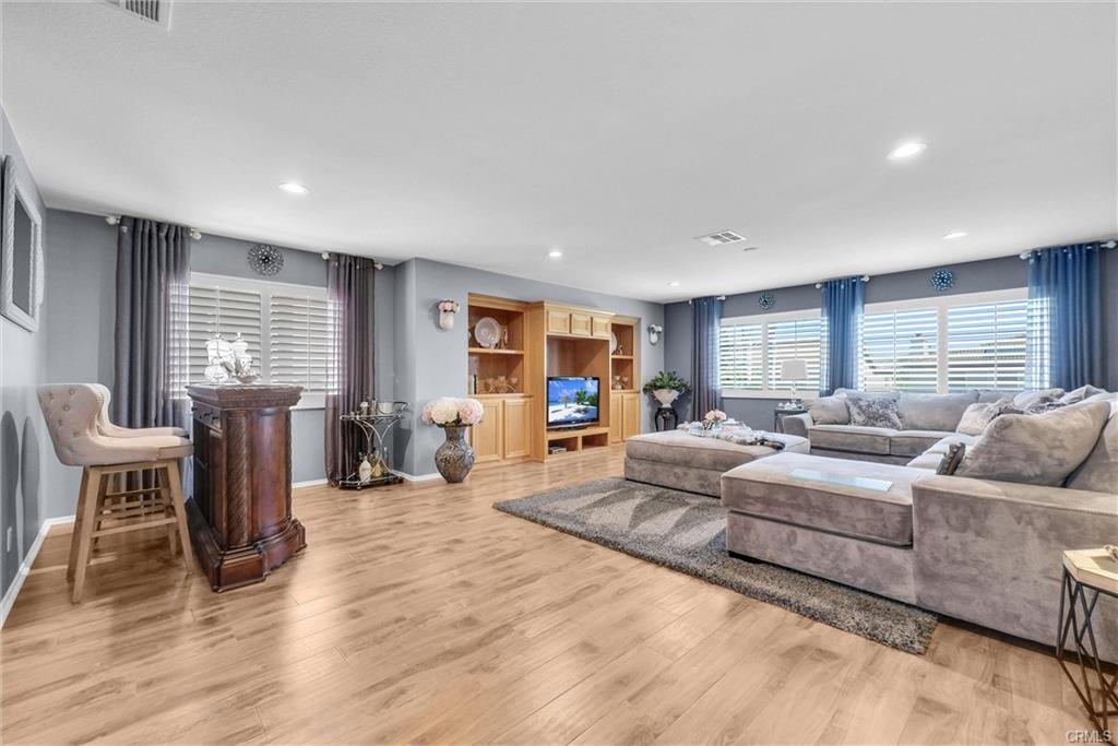 Eastvale, California, 91752, United States, 5 Bedrooms Bedrooms, ,4 BathroomsBathrooms,Residential,For Sale,1825182