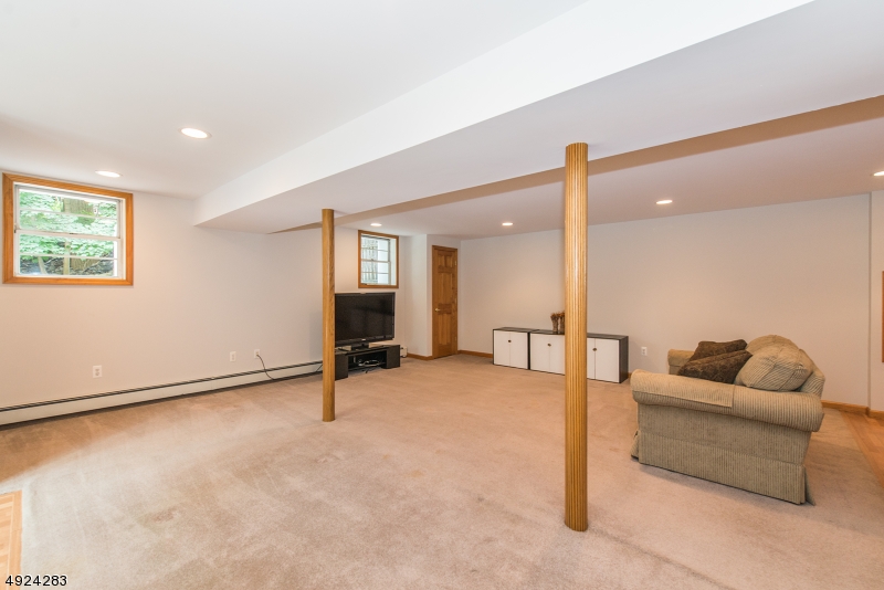 230 Hilltop Ct, Pompton Lakes Boro, New Jersey, 07442, United States, 4 Bedrooms Bedrooms, ,3 BathroomsBathrooms,Residential,For Sale,230 Hilltop Ct,1459430