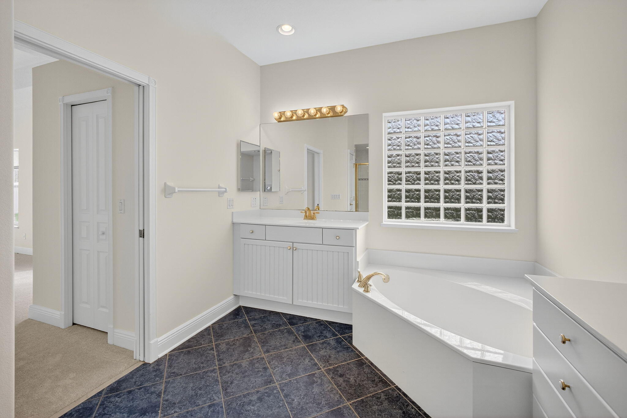 Port Saint Lucie, Florida, 34983, United States, 4 Bedrooms Bedrooms, ,2 BathroomsBathrooms,Residential,For Sale,1959022