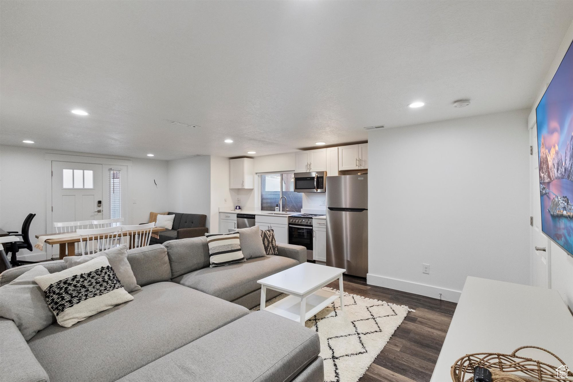 Bluffdale, Utah, 84065, United States, 4 Bedrooms Bedrooms, ,4 BathroomsBathrooms,Residential,For Sale,1910817