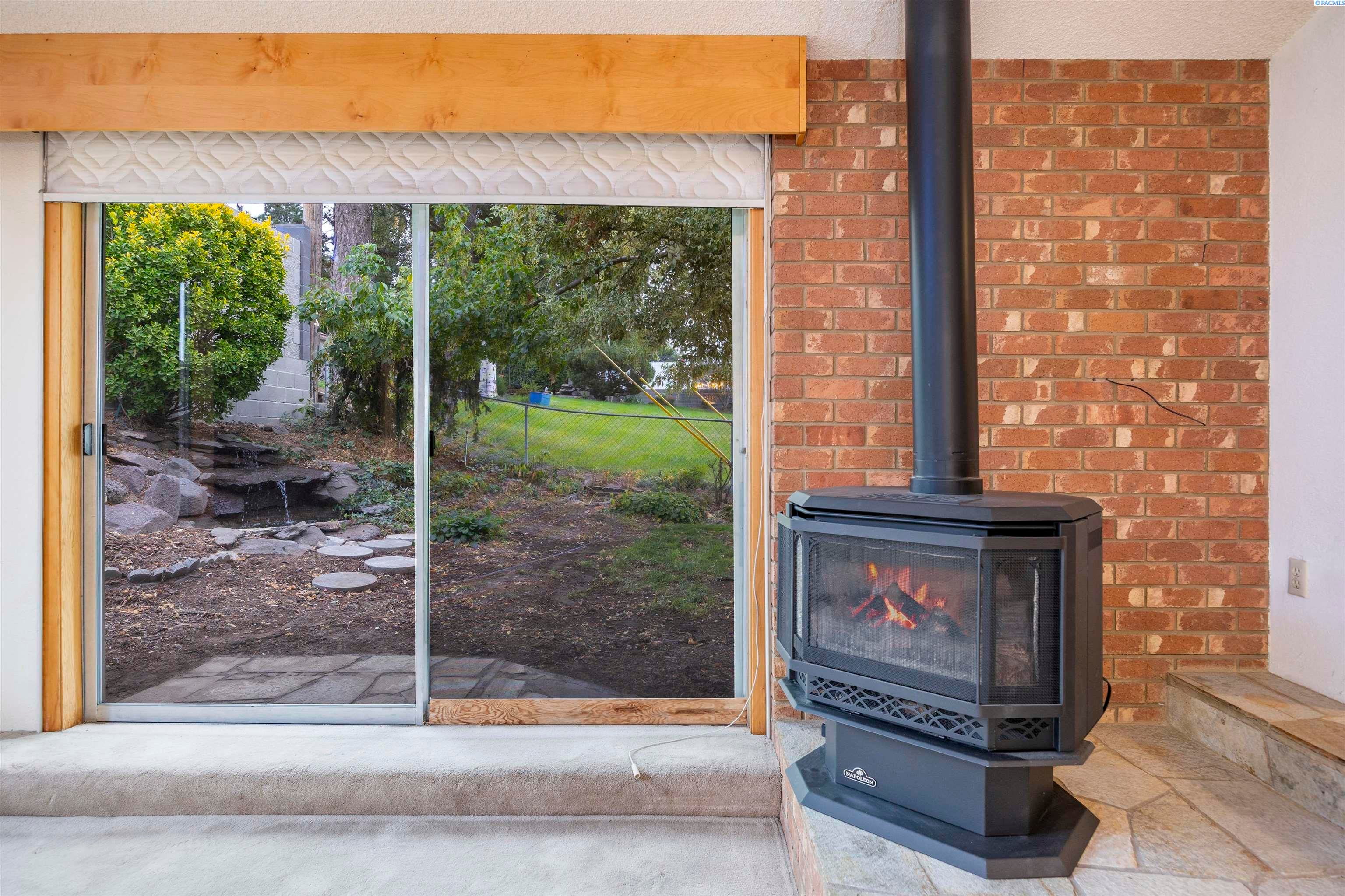 Sunnyside, Washington, 98944, United States, 3 Bedrooms Bedrooms, ,3 BathroomsBathrooms,Residential,For Sale,1973800