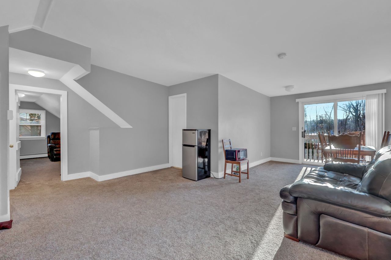 Eastport, New York, 11941, United States, 3 Bedrooms Bedrooms, ,3 BathroomsBathrooms,Residential,For Sale,2008841