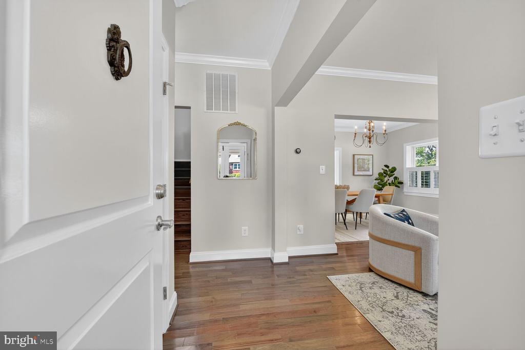 Arlington, Virginia, 22213, United States, 5 Bedrooms Bedrooms, ,5 BathroomsBathrooms,Residential,For Sale,1982488