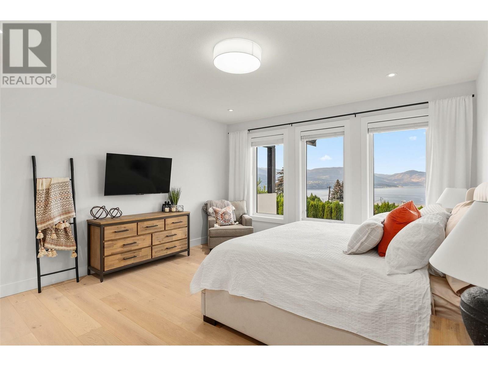KELOWNA, British Columbia, V1W 4L1, CA, 4 Bedrooms Bedrooms, ,4 BathroomsBathrooms,Residential,For Sale,1838056