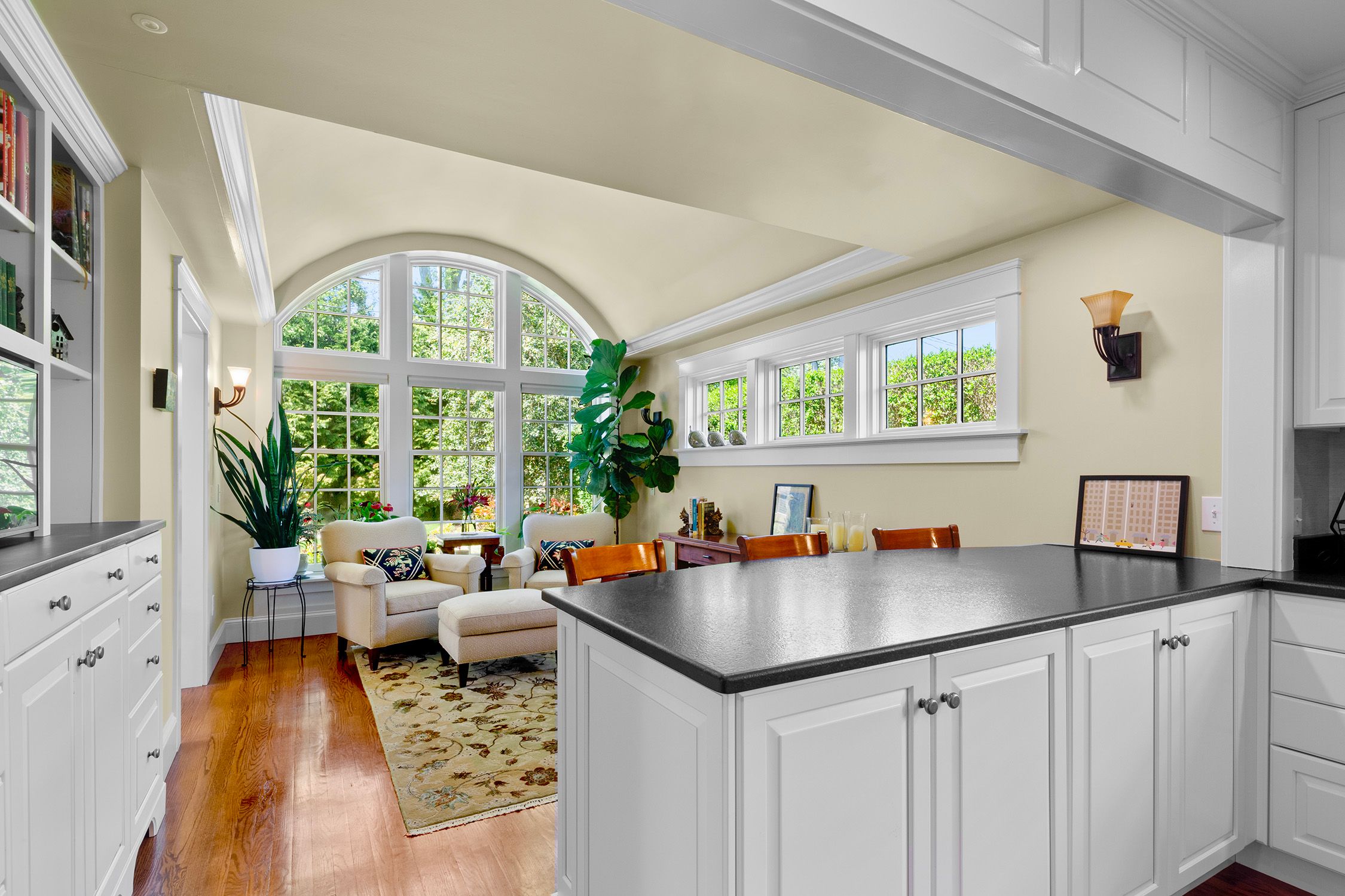  Classic Newport Colonial - 物件實景