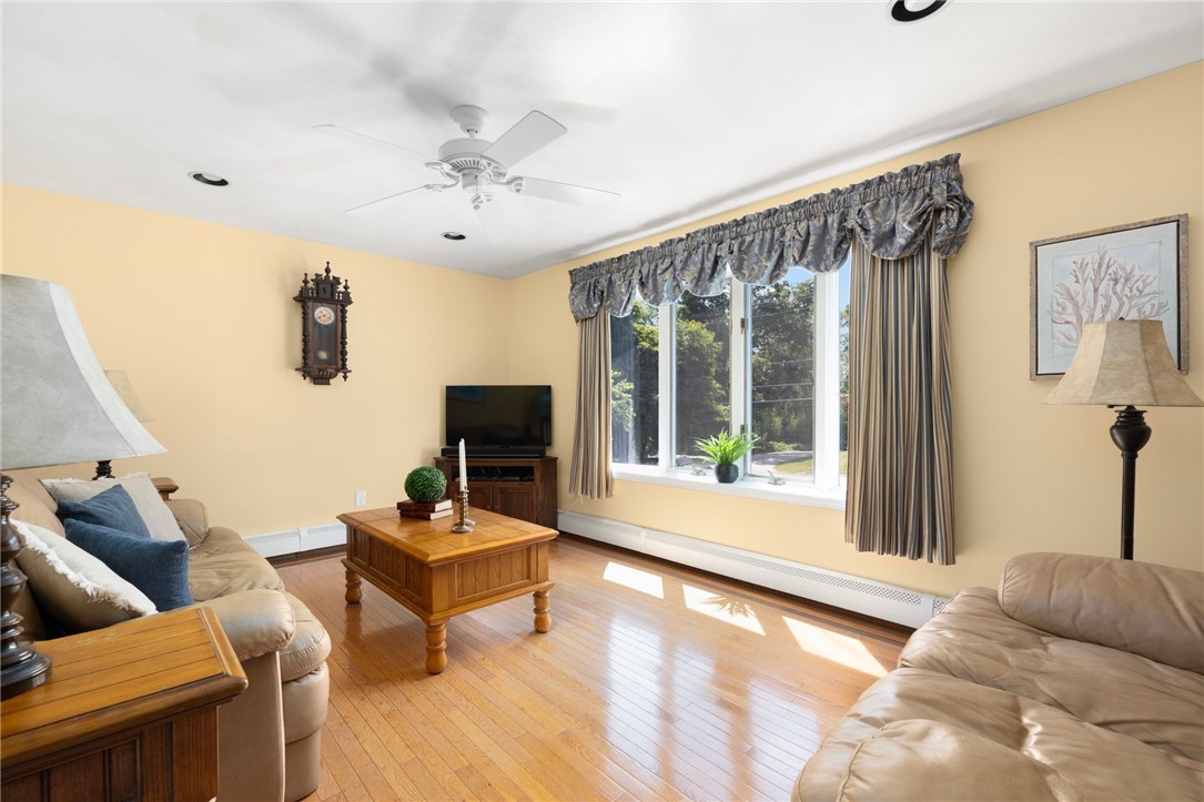North Kingstown, Rhode Island, 02874, United States, 3 Bedrooms Bedrooms, ,2 BathroomsBathrooms,Residential,For Sale,1906008