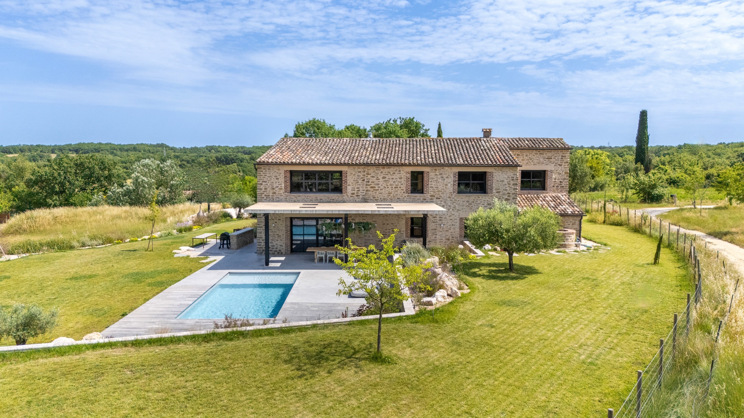  Exceptional Property – 345 sqm – 1.3 ha Park – Swimming Pool – Near Uzès - 物件實景