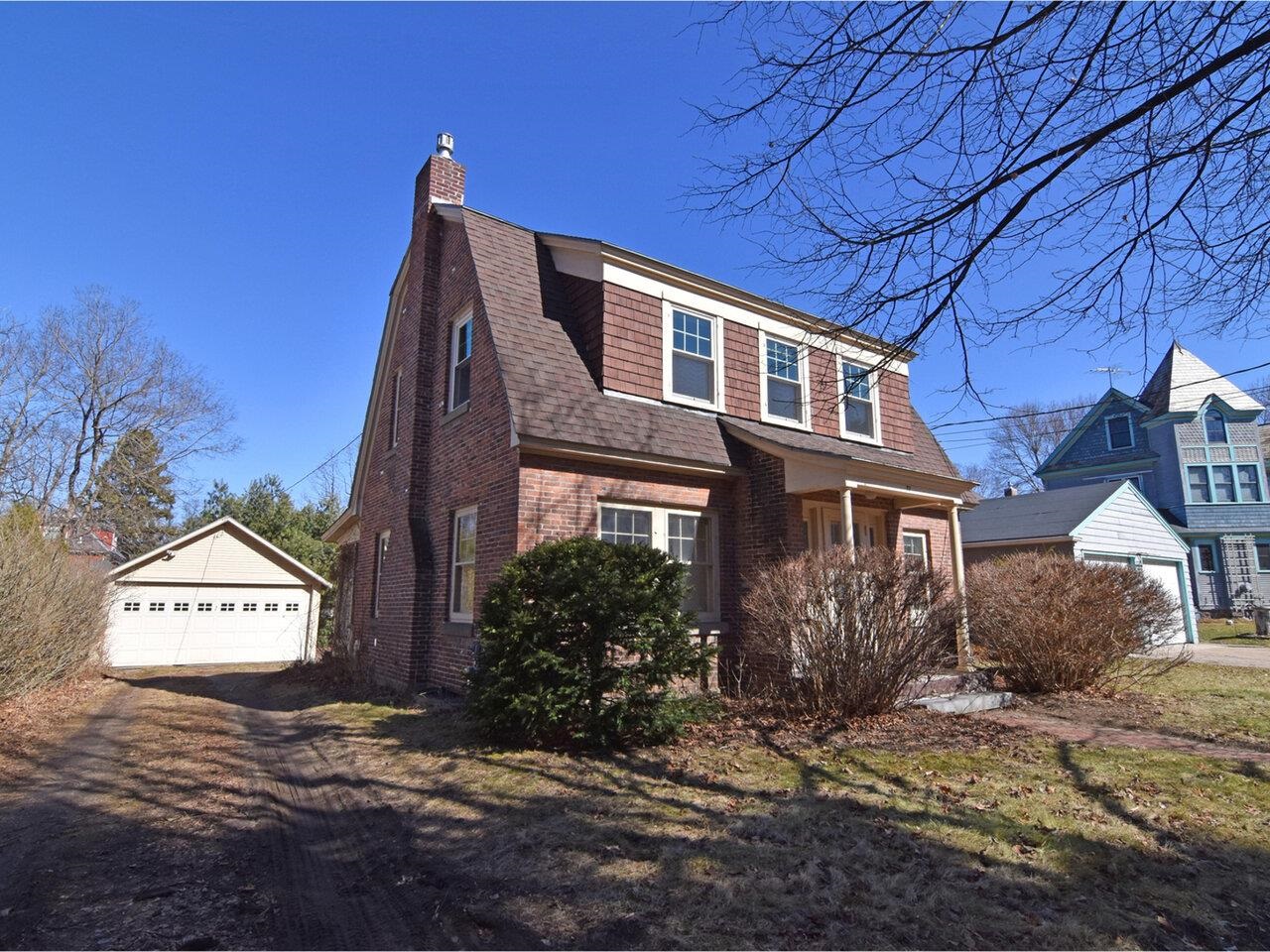 Burlington, Vermont, 05401, United States, 2 Bedrooms Bedrooms, ,2 BathroomsBathrooms,Residential,For Sale,1787470