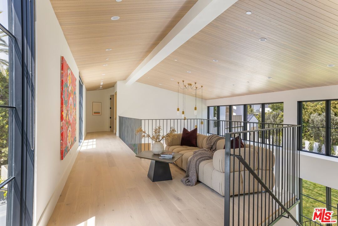 Los Angeles, California, 90049, United States, 5 Bedrooms Bedrooms, ,3 BathroomsBathrooms,Residential,For Sale,1839044