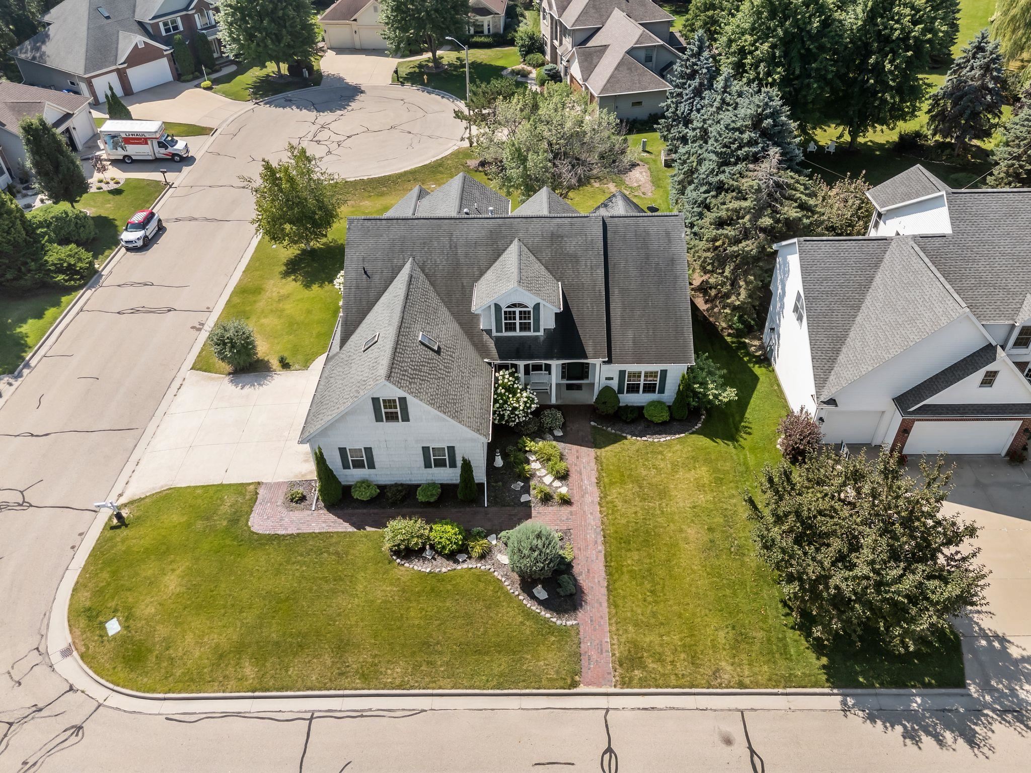 NEENAH, Wisconsin, 54956, United States, 4 Bedrooms Bedrooms, ,4 BathroomsBathrooms,Residential,For Sale,1955274