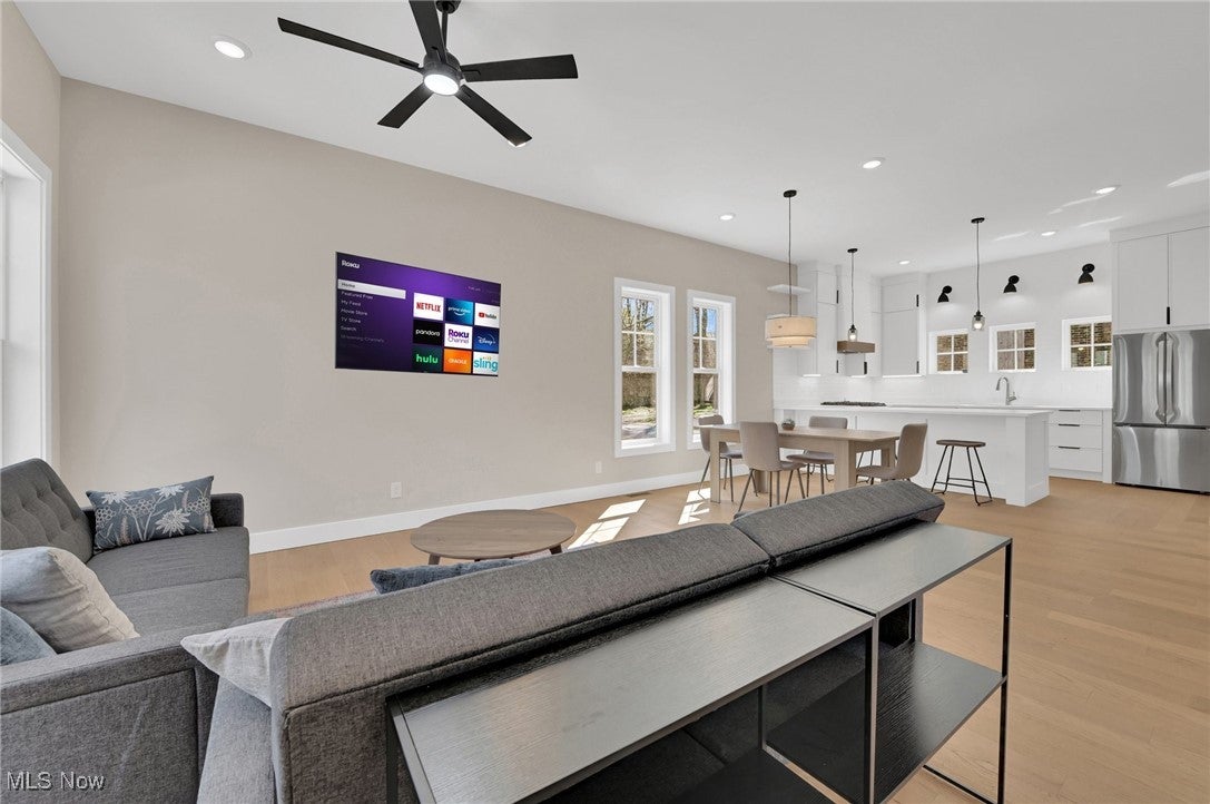 Cleveland, Ohio, 44113, United States, 3 Bedrooms Bedrooms, ,3 BathroomsBathrooms,Residential,For Sale,1944976