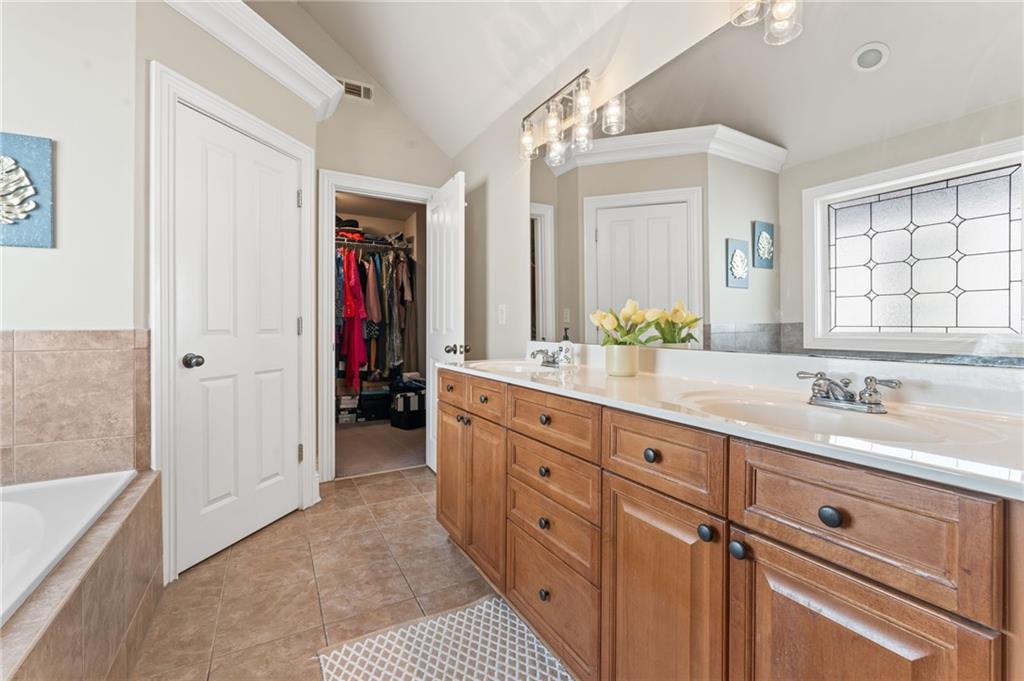 Johns Creek, Georgia, 30022, United States, 3 Bedrooms Bedrooms, ,4 BathroomsBathrooms,Residential,For Sale,2002058