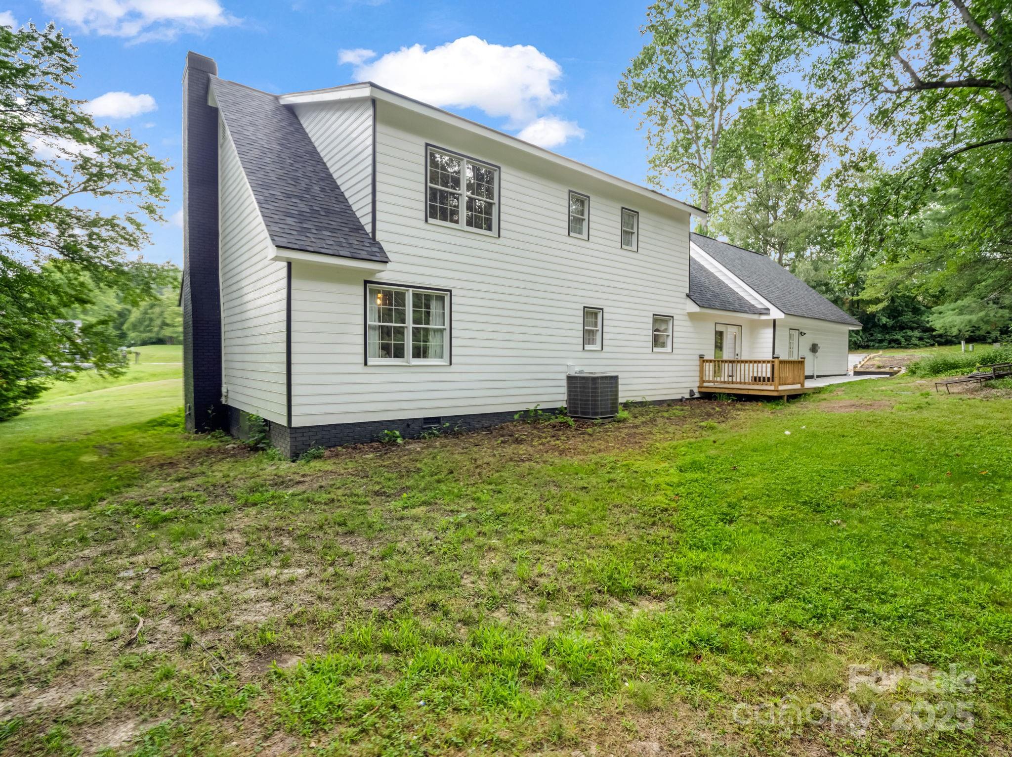 Hendersonville, North Carolina, 28791, United States, 4 Bedrooms Bedrooms, ,3 BathroomsBathrooms,Residential,For Sale,1973922