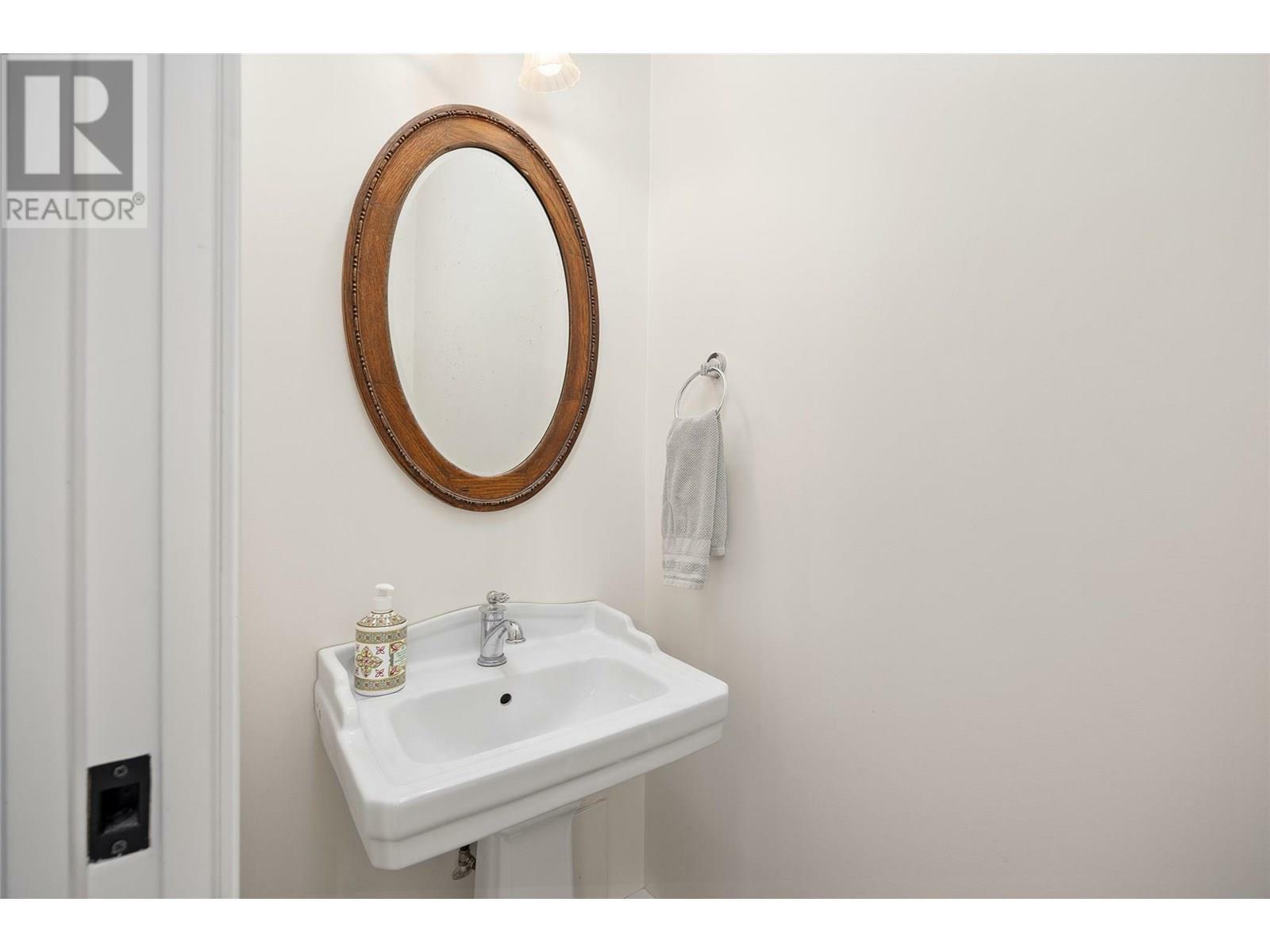 KELOWNA, British Columbia, V1Y 5N3, CA, 6 Bedrooms Bedrooms, ,4 BathroomsBathrooms,Residential,For Sale,1883056