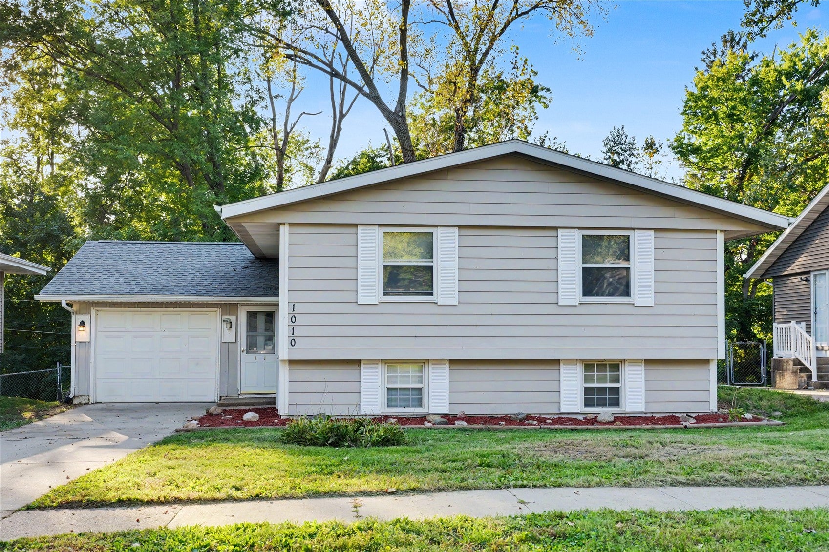 Pawnee Dr, Cedar Rapids, IA 52405
