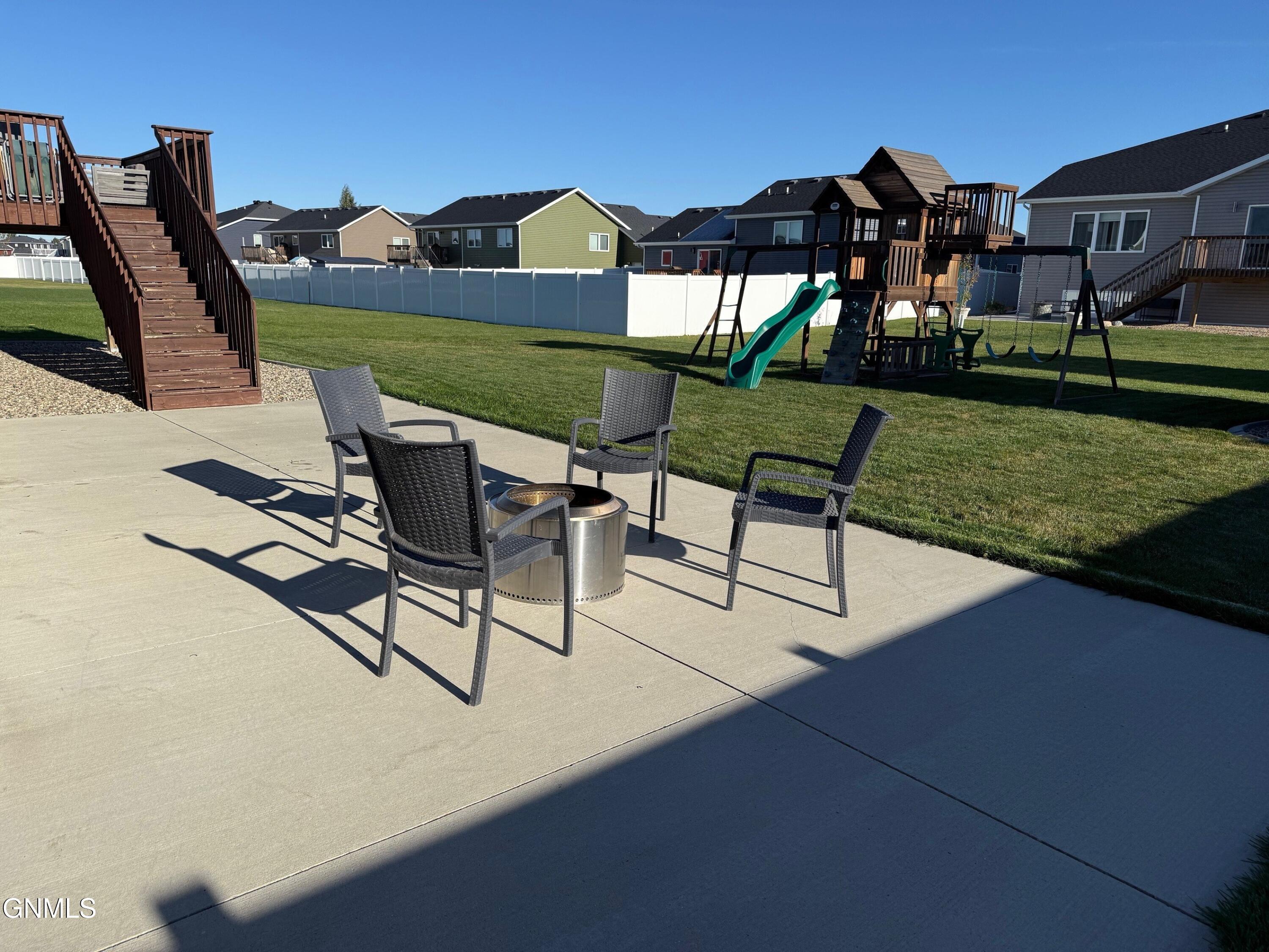 Bismarck, North Dakota, 58504, United States, 5 Bedrooms Bedrooms, ,2 BathroomsBathrooms,Residential,For Sale,1986096