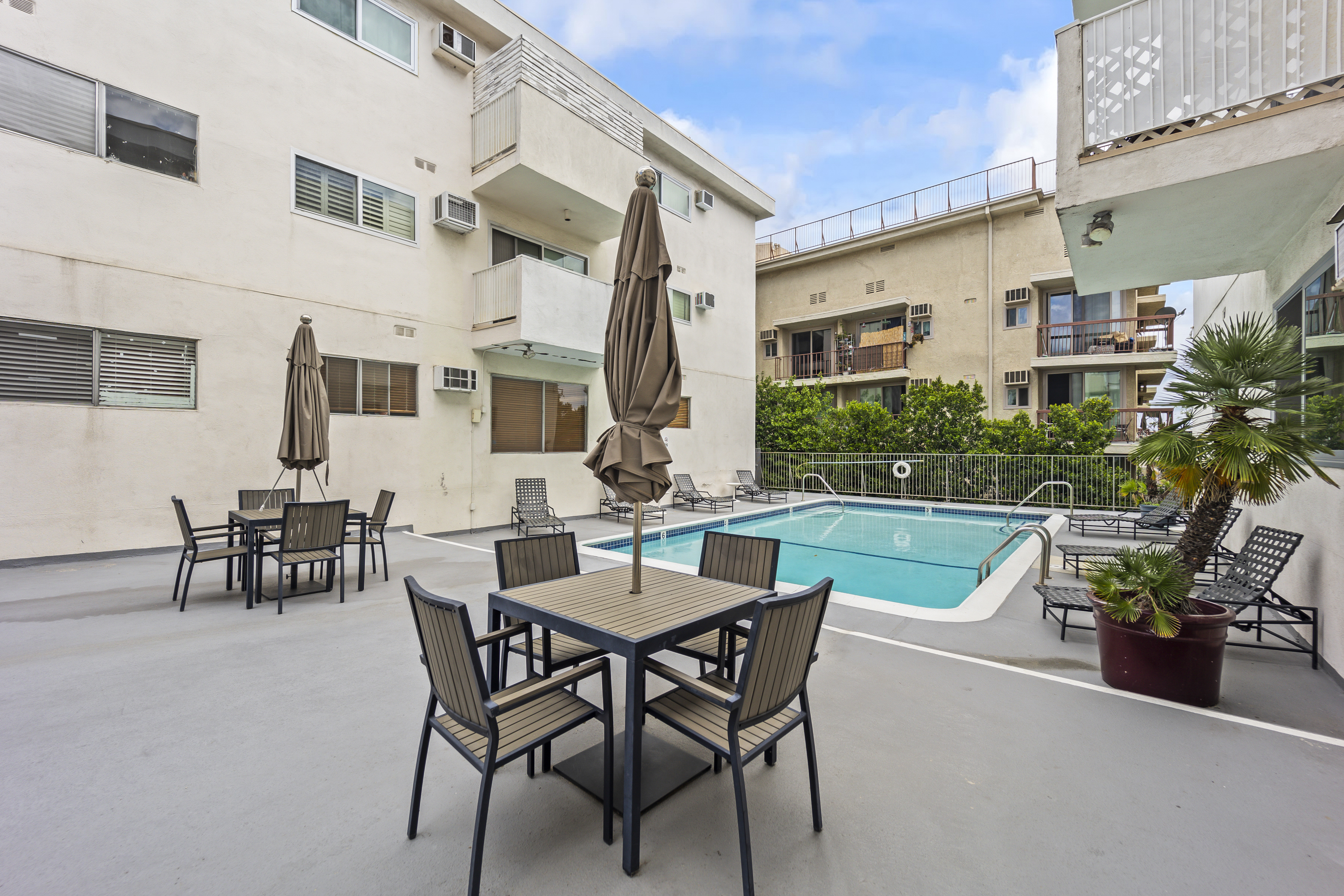  960 Larrabee Street - 物件實景