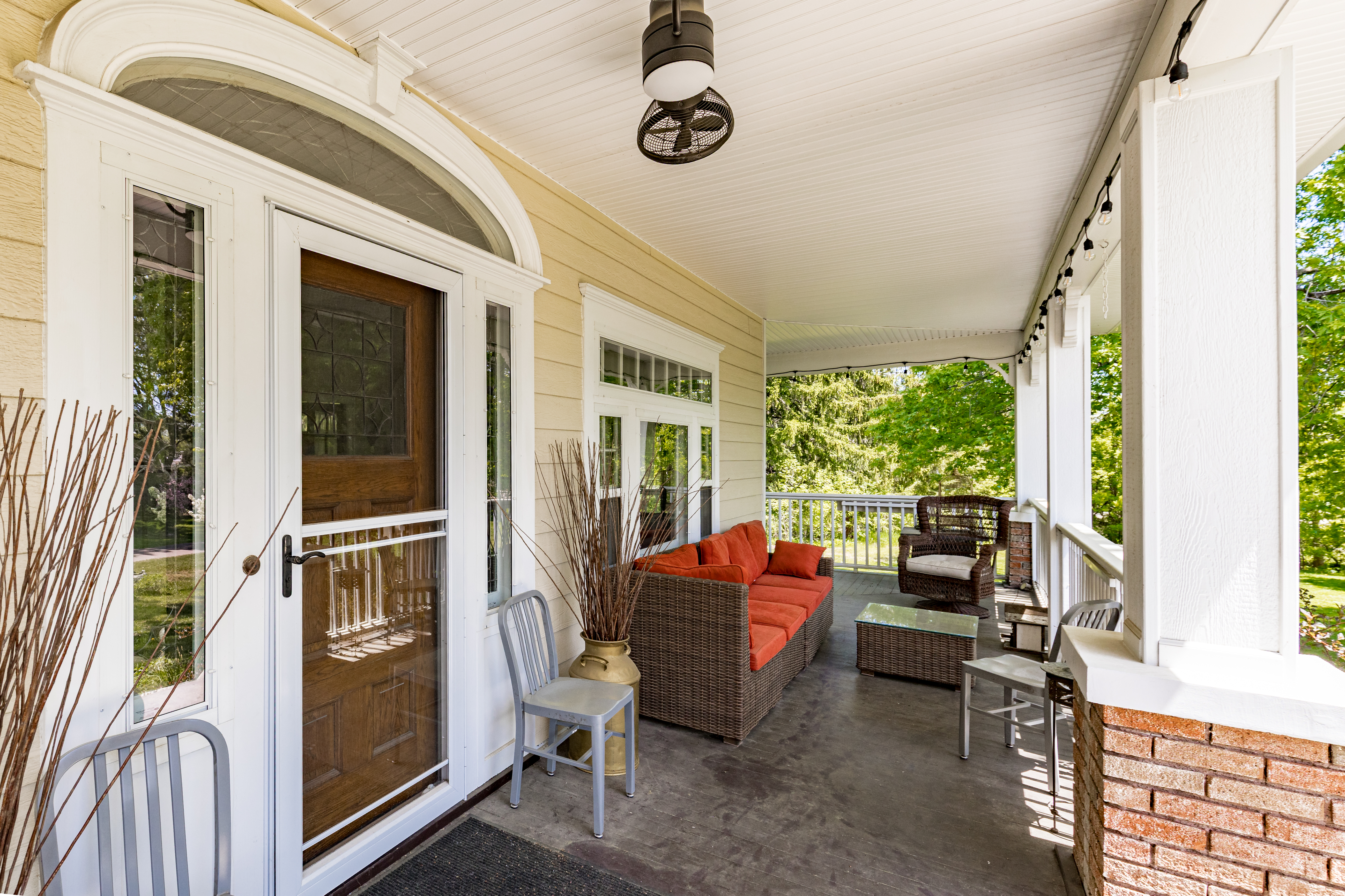  One-of-a-Kind Remodeled Estate With Vintage Charm - 物件實景